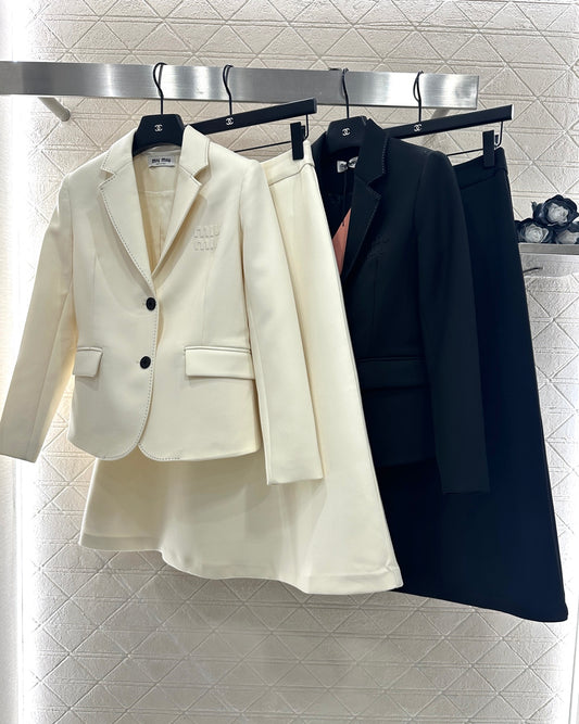Mi 25 Pleated suit jacket + skirt set