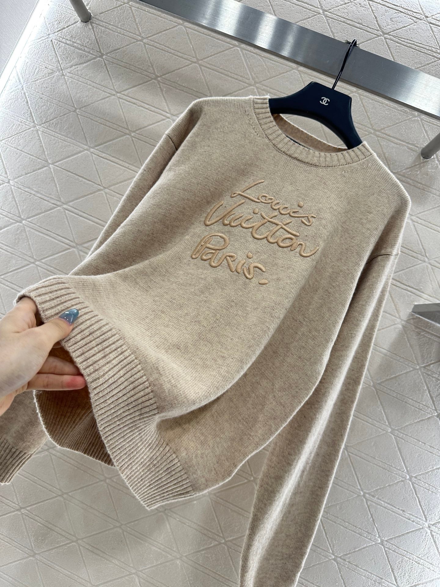 L 25 Simple letter cashmere sweater