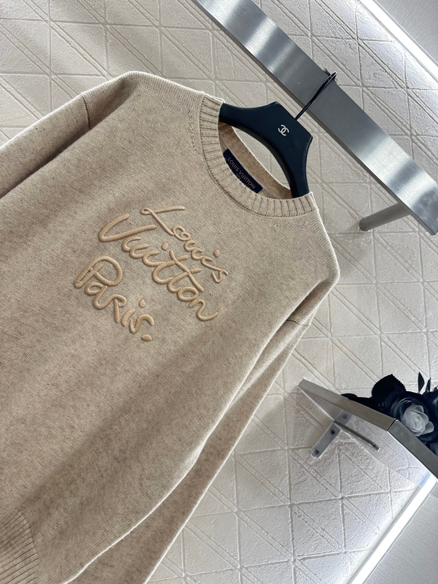 L 25 Simple letter cashmere sweater