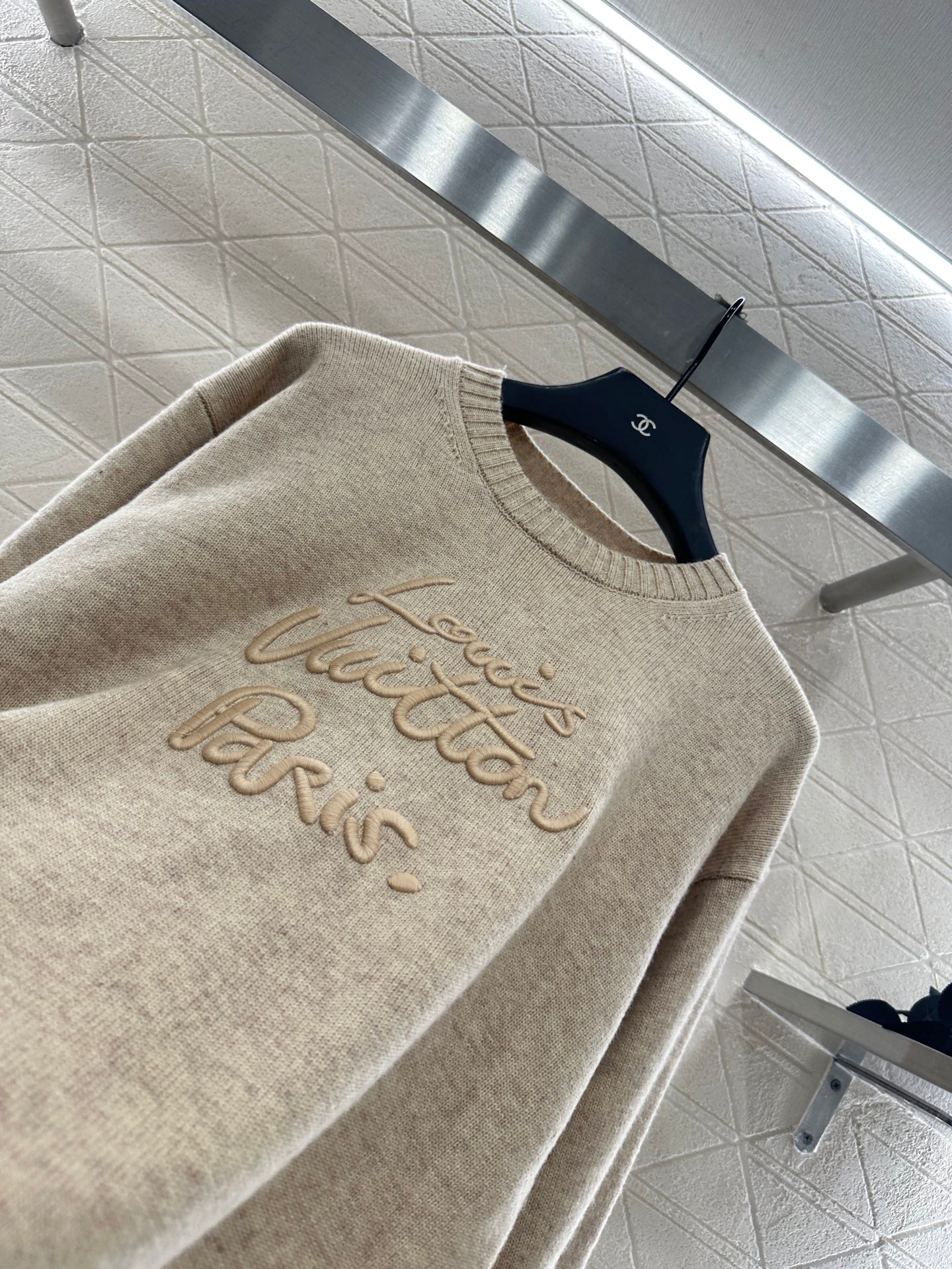 L 25 Simple letter cashmere sweater