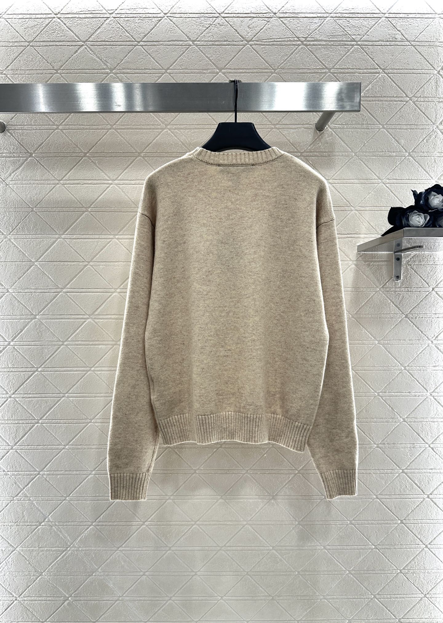 L 25 Simple letter cashmere sweater