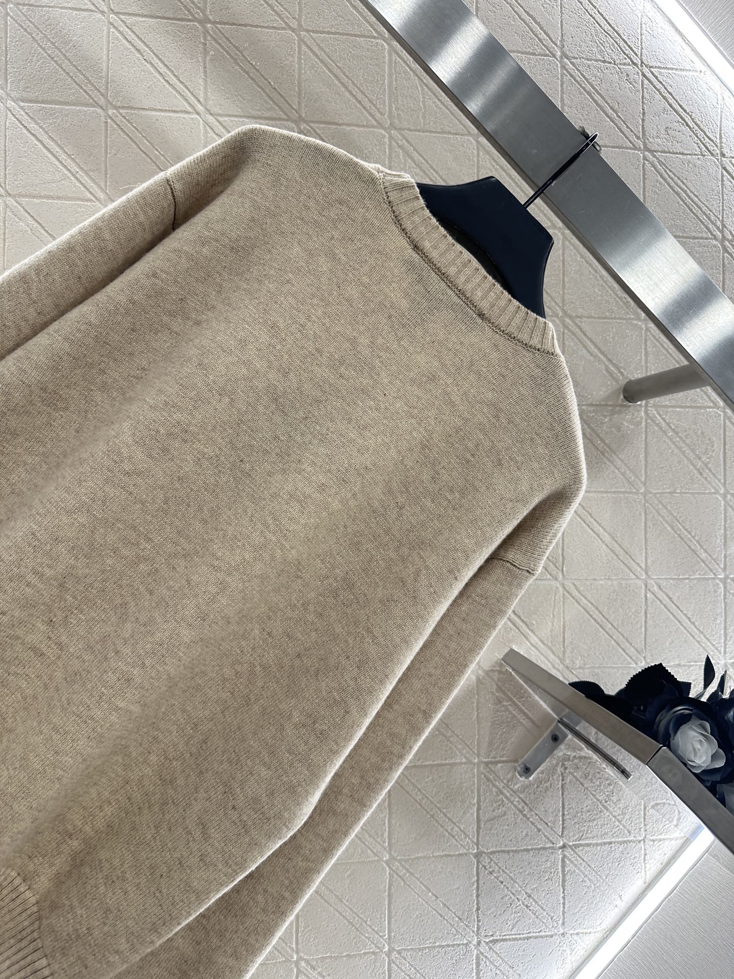 L 25 Simple letter cashmere sweater