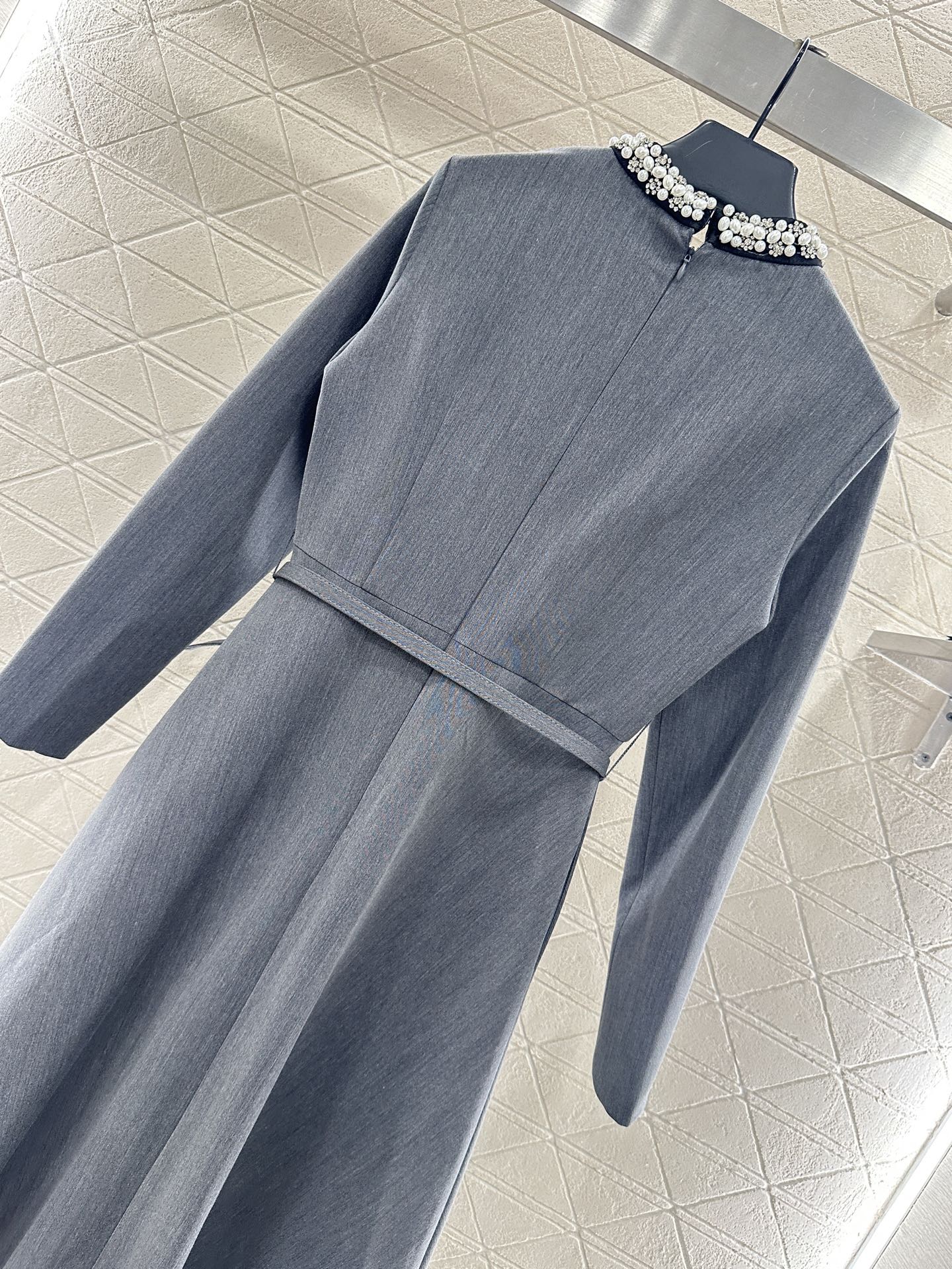 Di 25 Pearl embellished belt dress