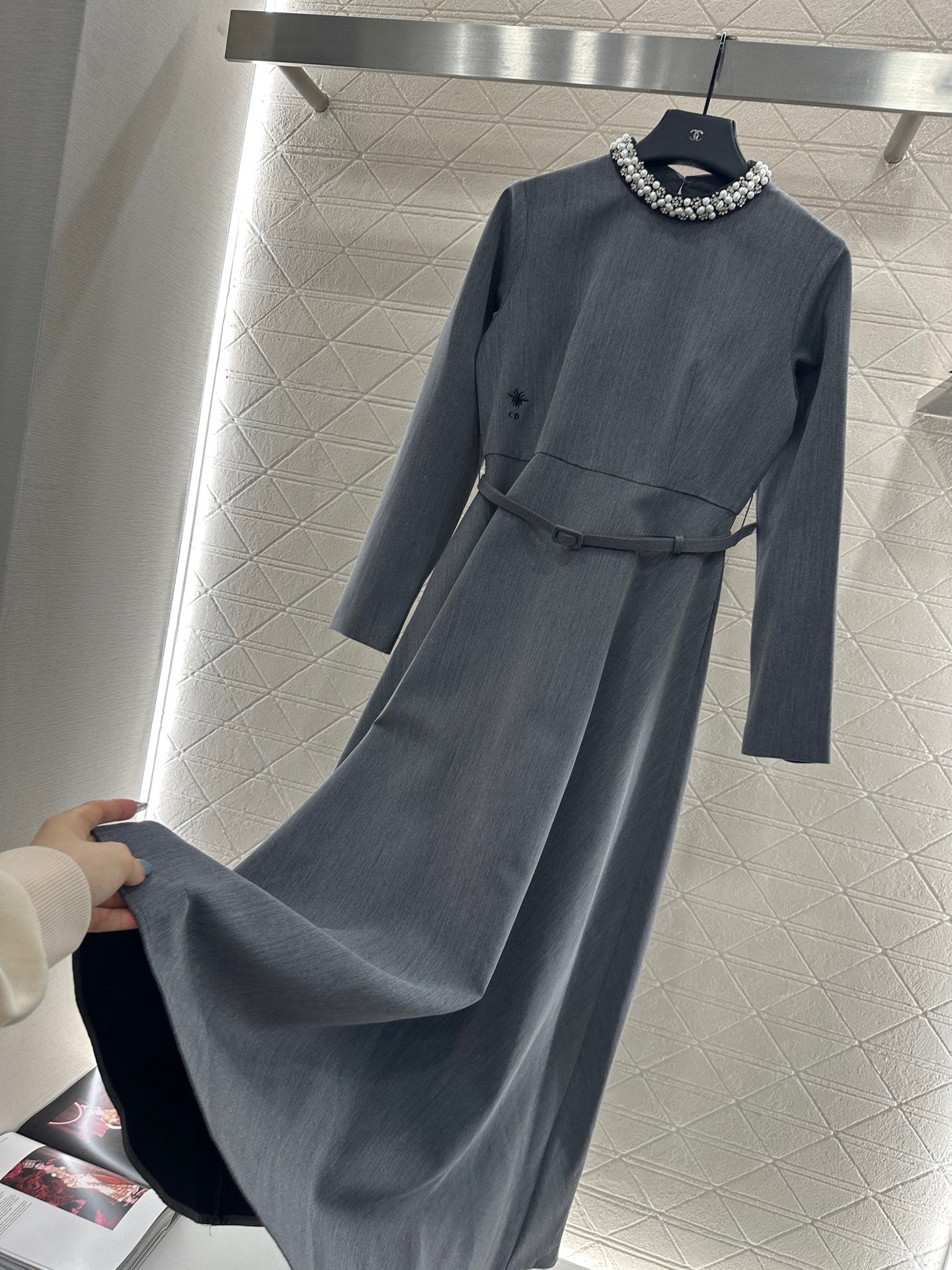 Di 25 Pearl embellished belt dress