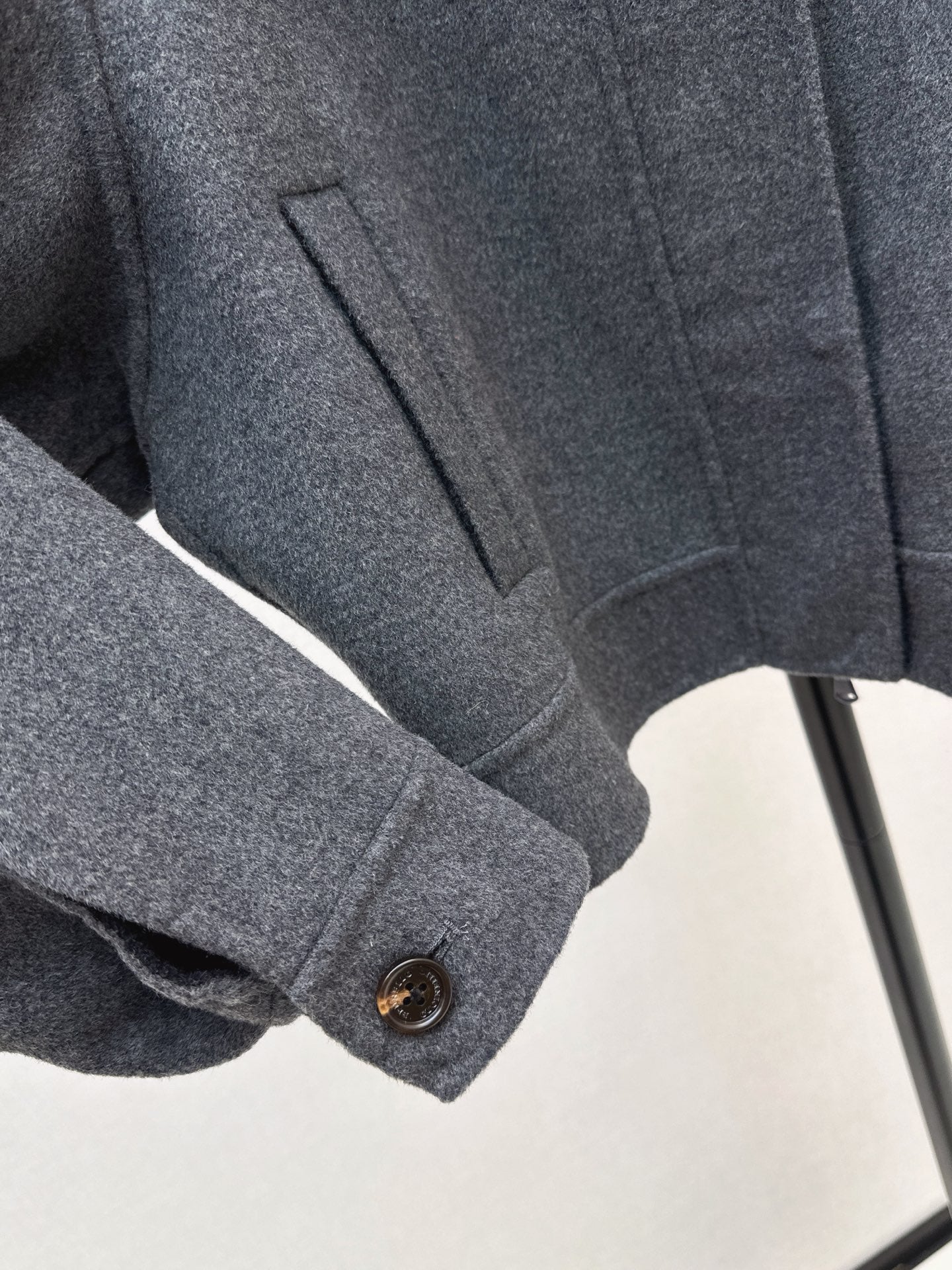 Bru 25 New wool short coat
