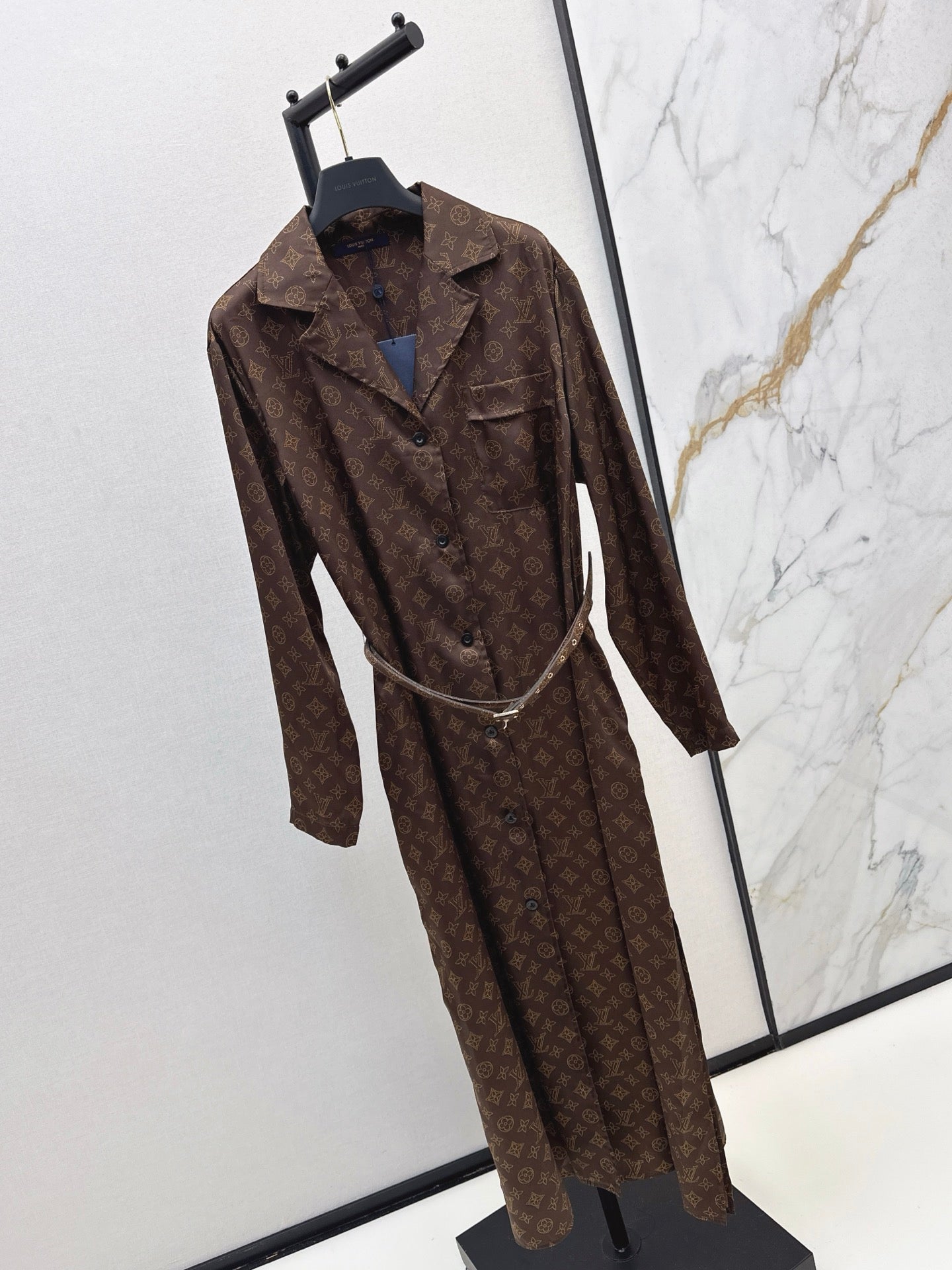 L 25 V-neck belt long dress