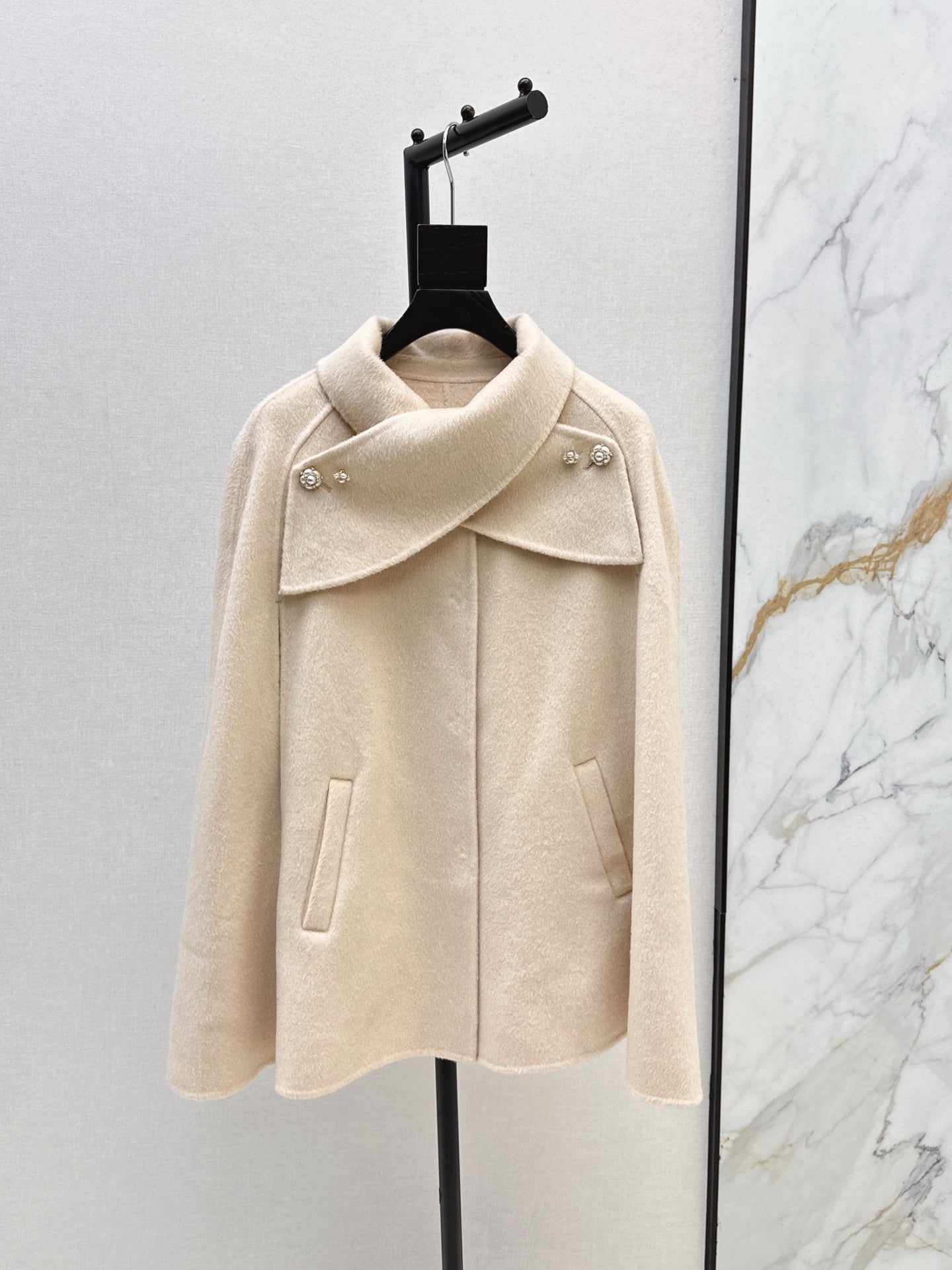 Di 25 Double-faced wool cape coat