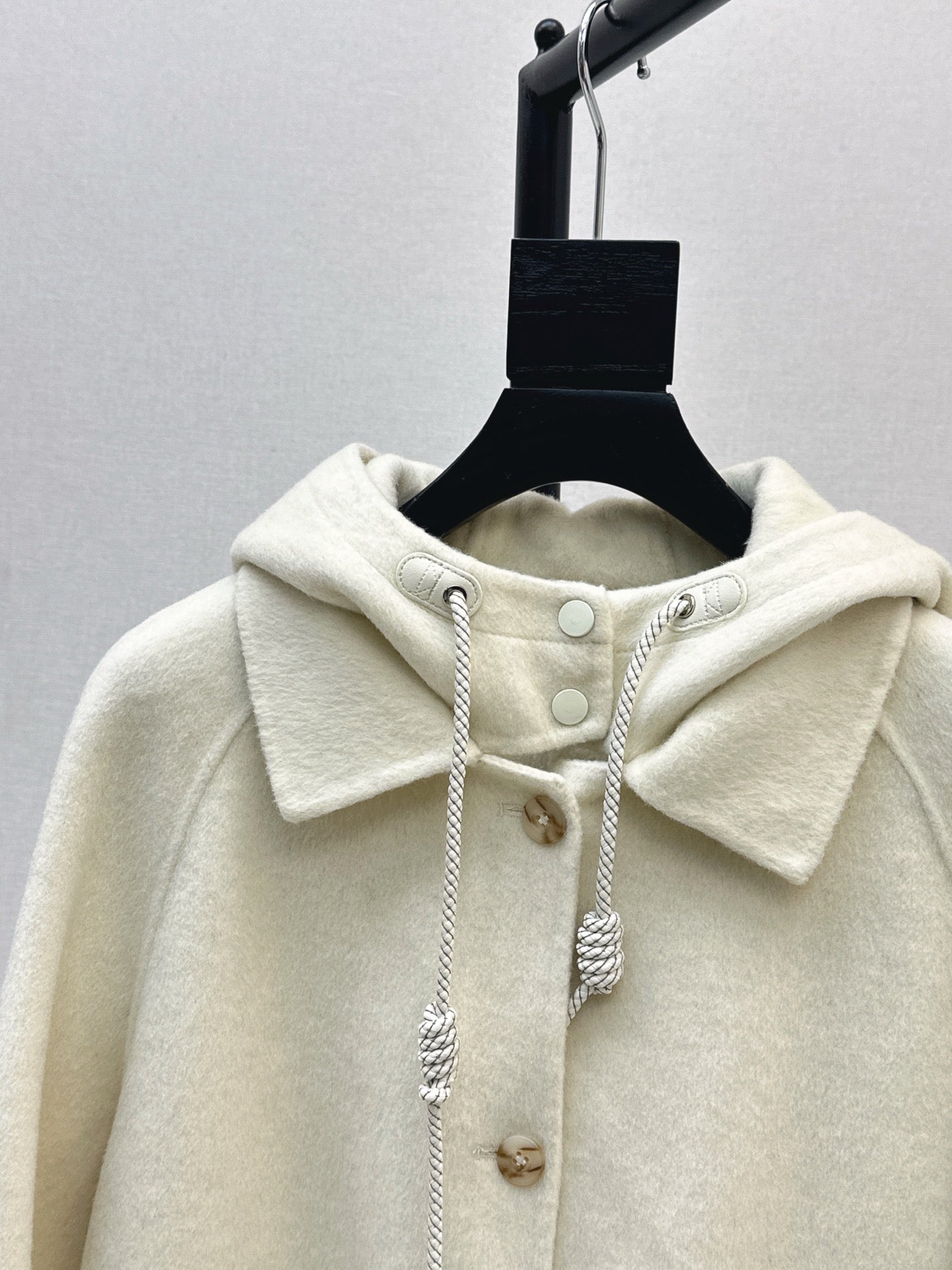 Lor 25 Hooded coat