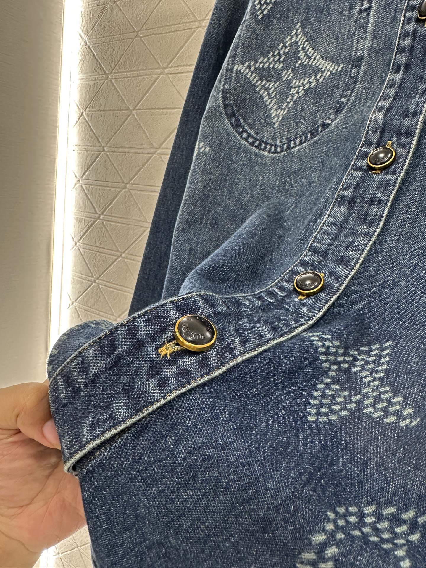 L 25 Laser printed denim shirt