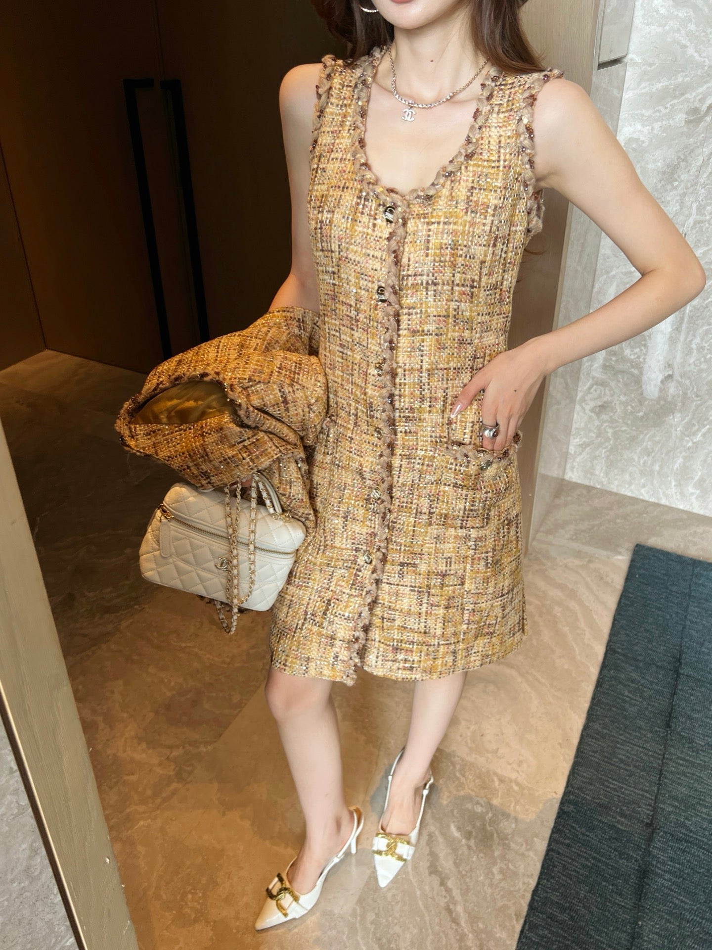 C 25 Woven sleeveless dress