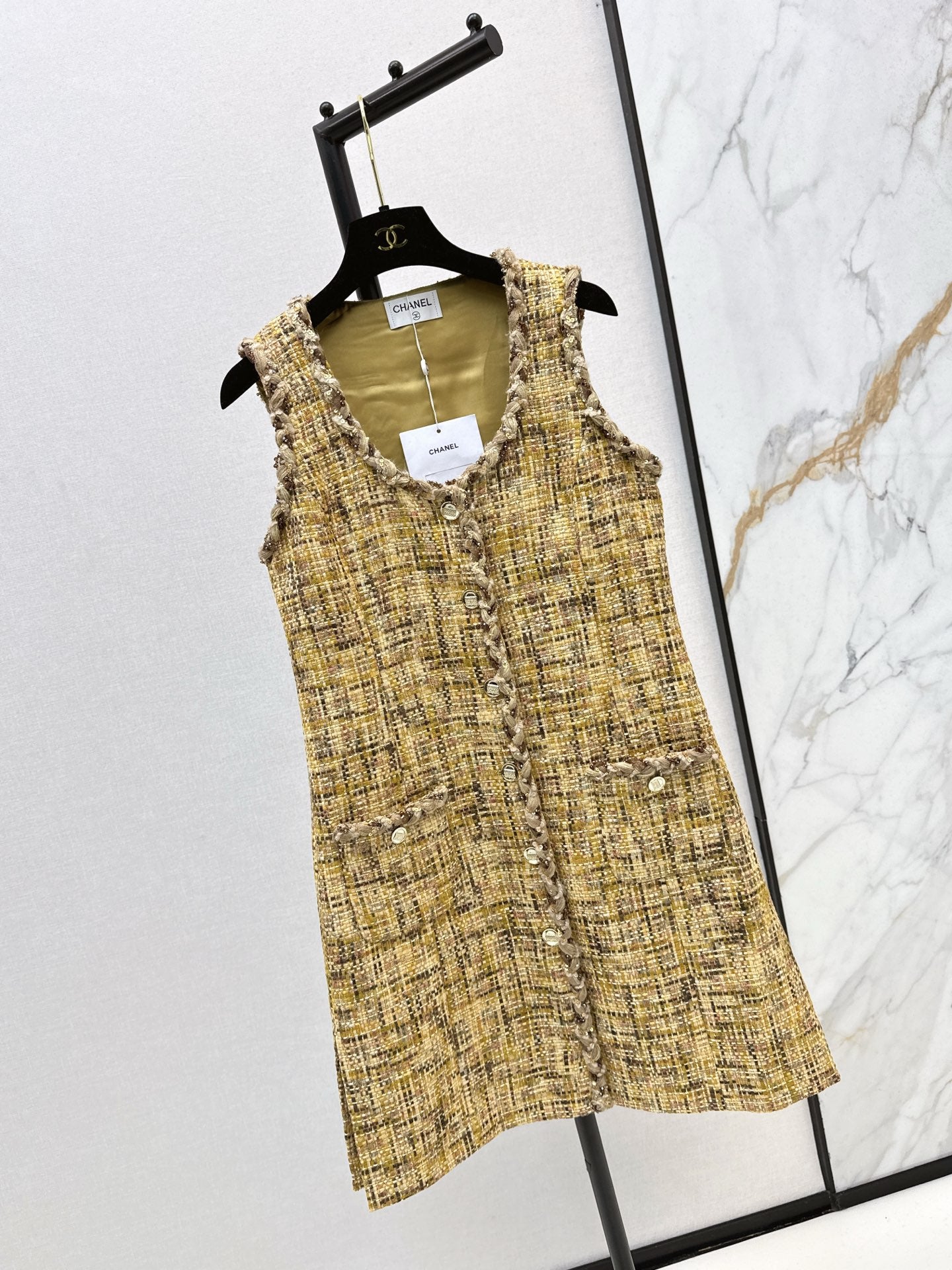 C 25 Woven sleeveless dress