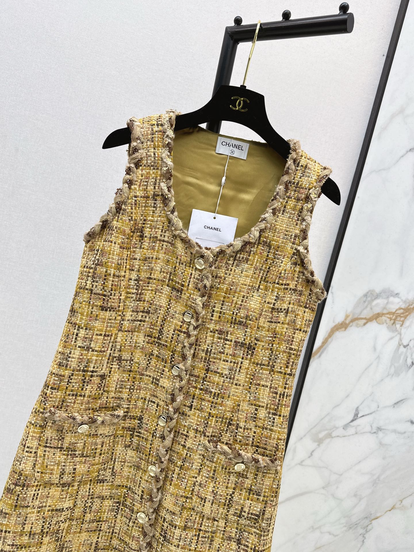 C 25 Woven sleeveless dress