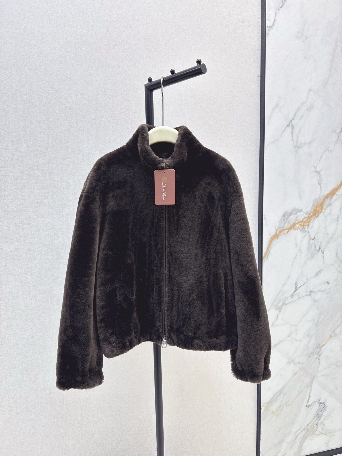 Lor 25 Fur coat with high collar