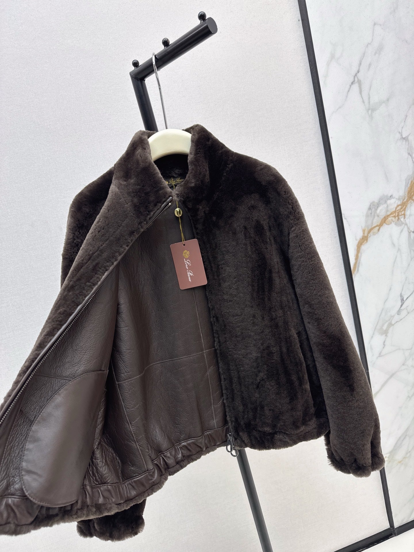 Lor 25 Fur coat with high collar