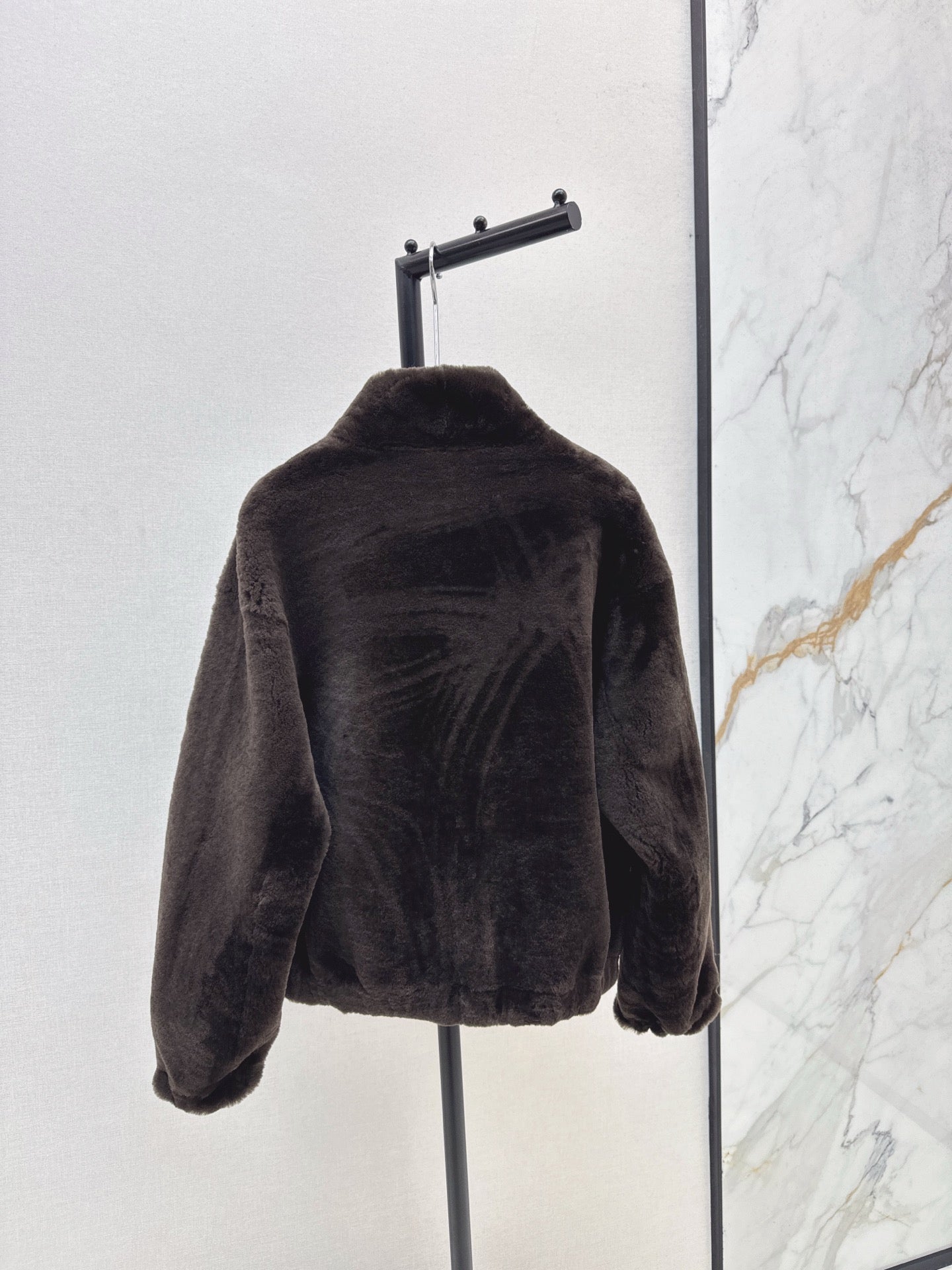 Lor 25 Fur coat with high collar