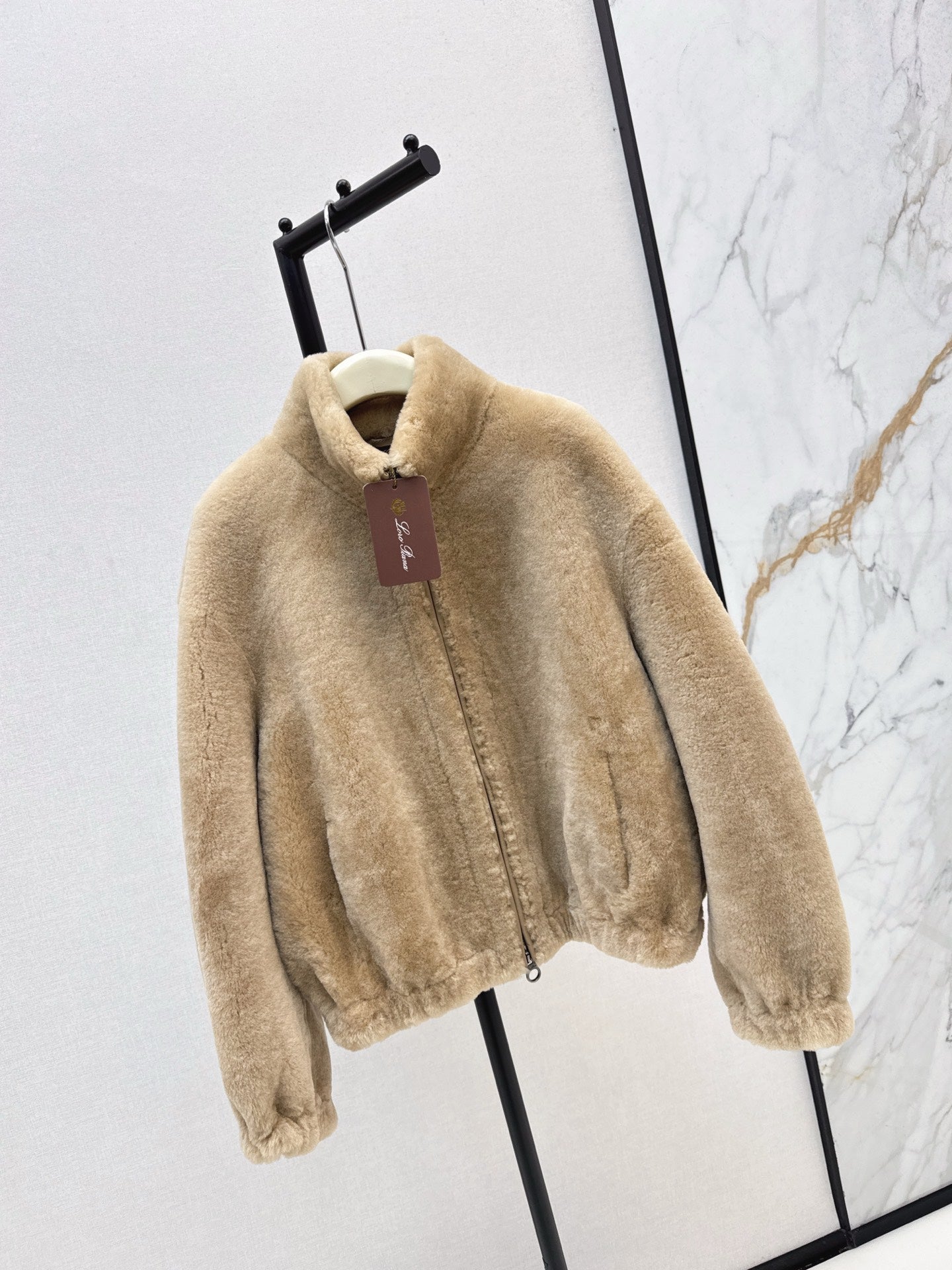Lor 25 Fur coat with high collar