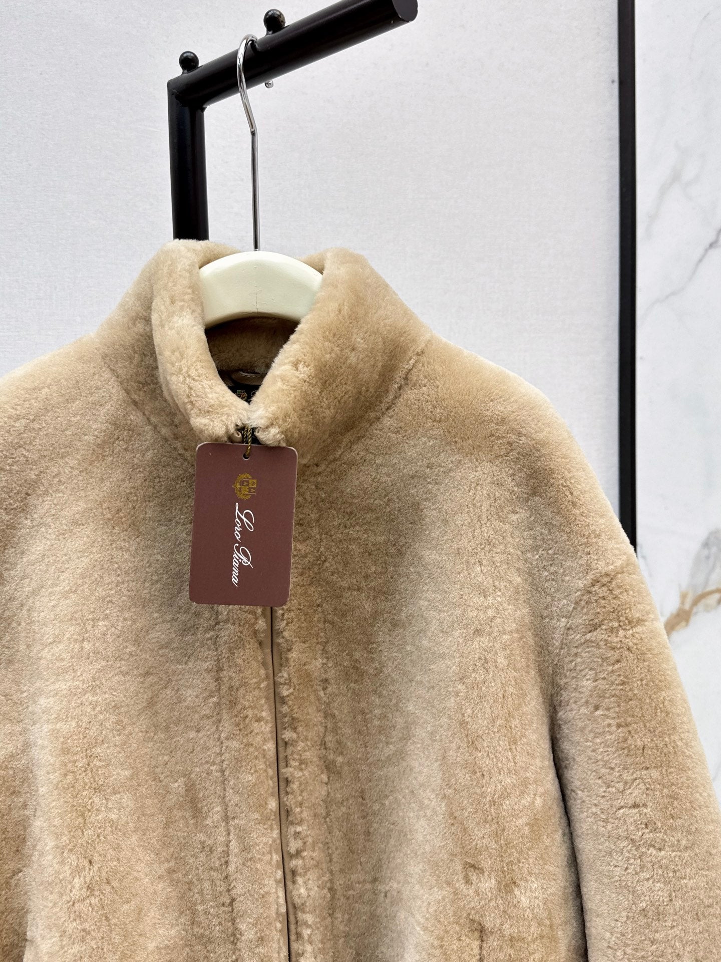 Lor 25 Fur coat with high collar