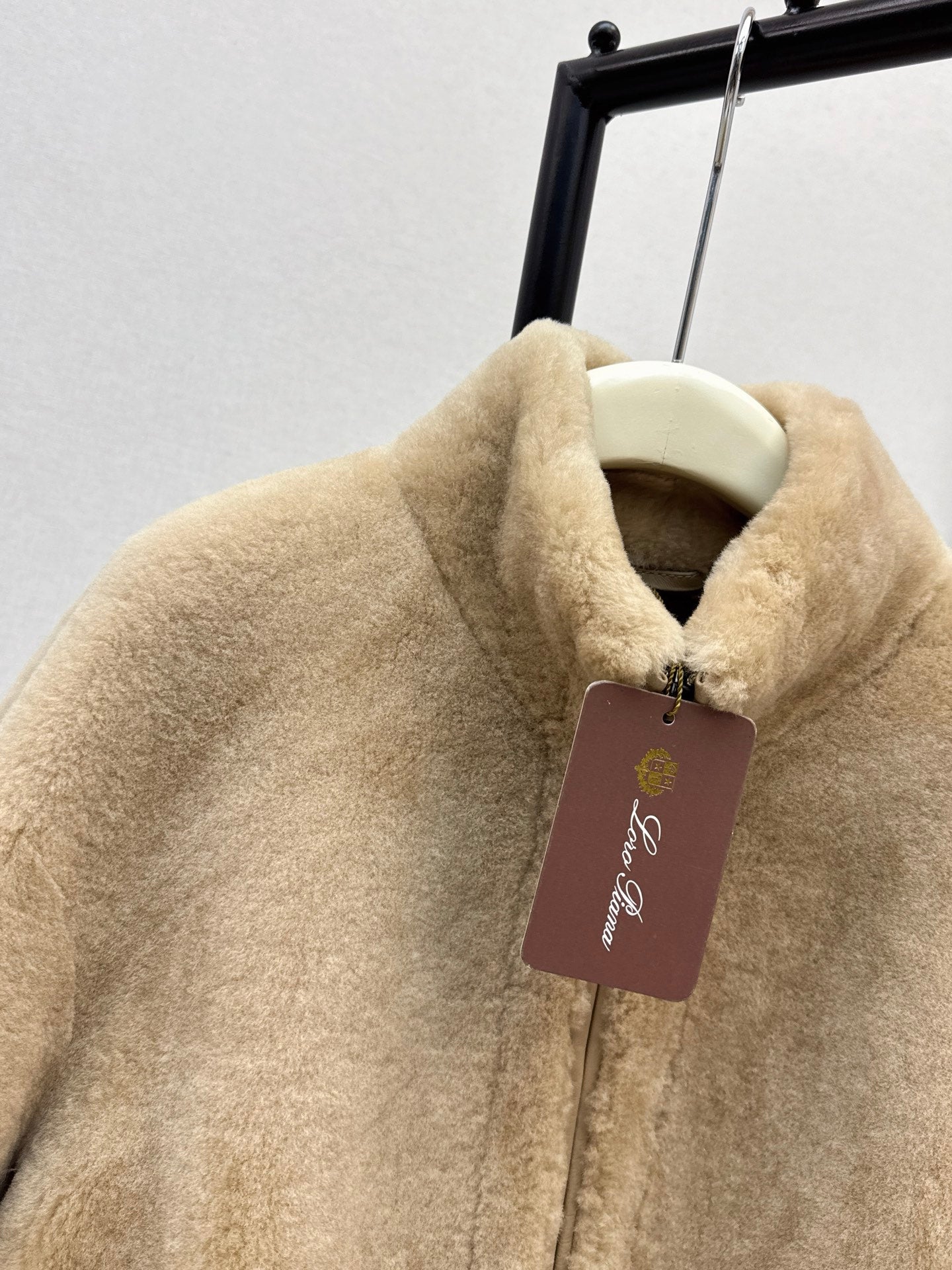 Lor 25 Fur coat with high collar