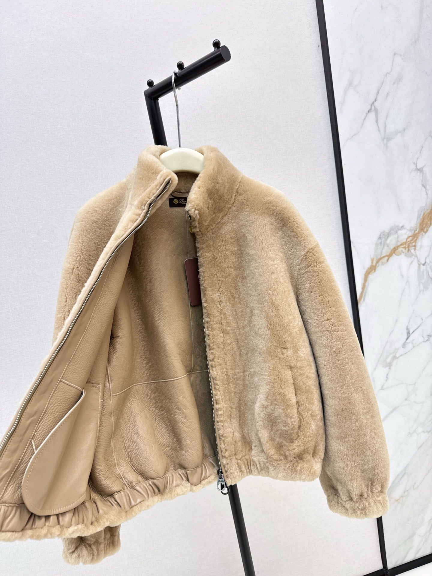 Lor 25 Fur coat with high collar