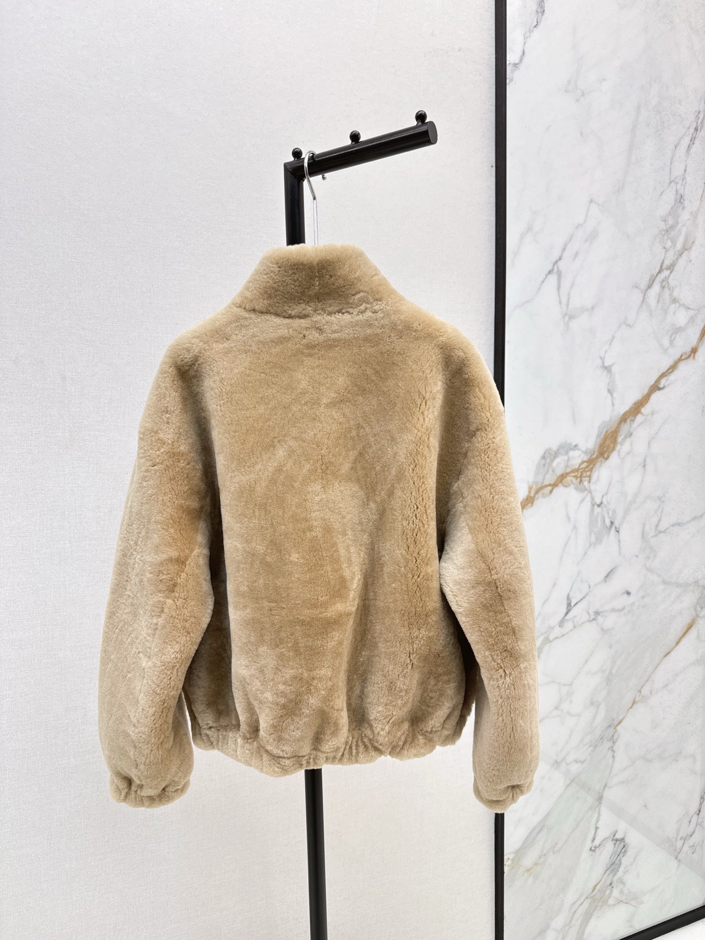 Lor 25 Fur coat with high collar