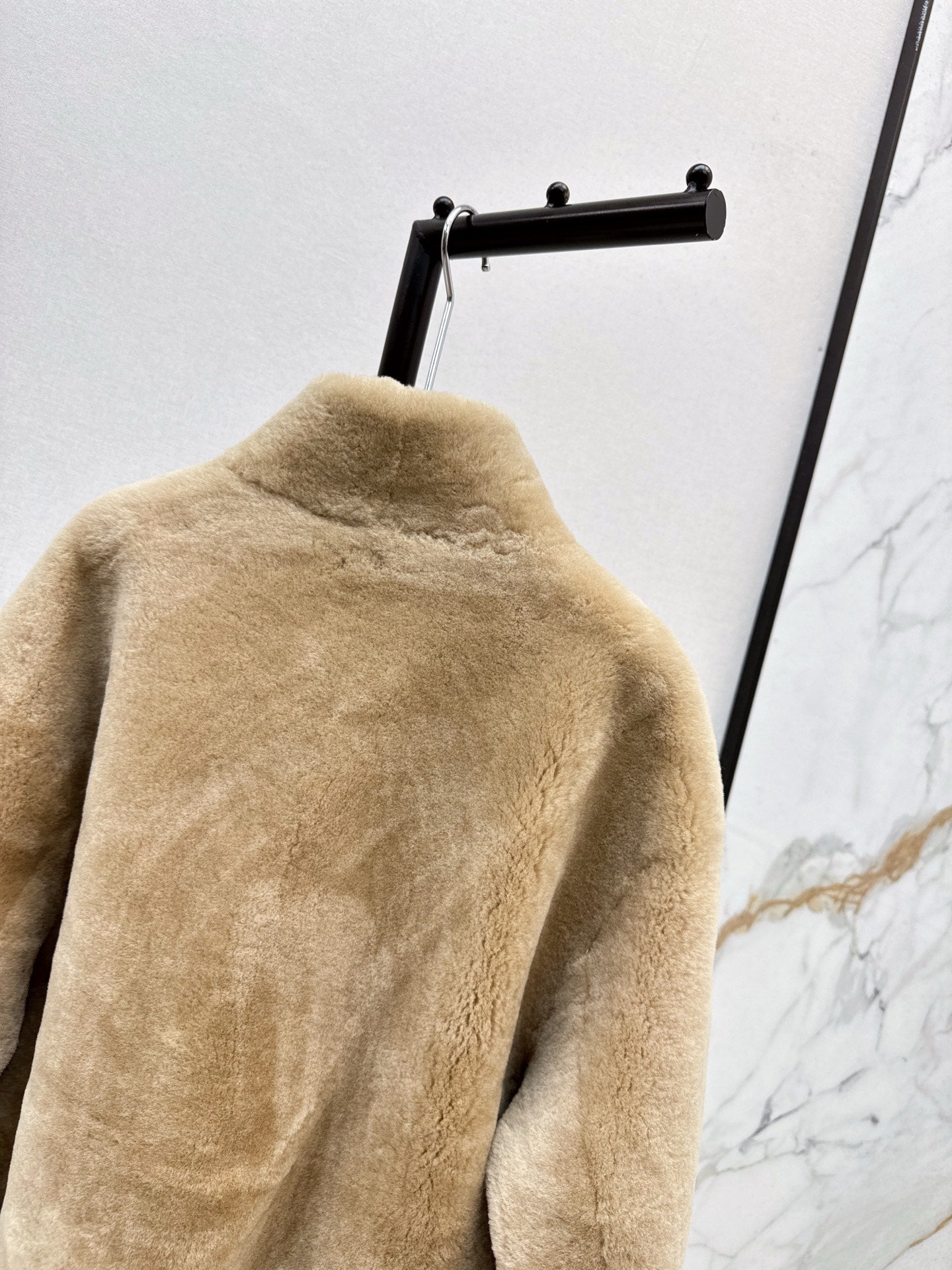 Lor 25 Fur coat with high collar