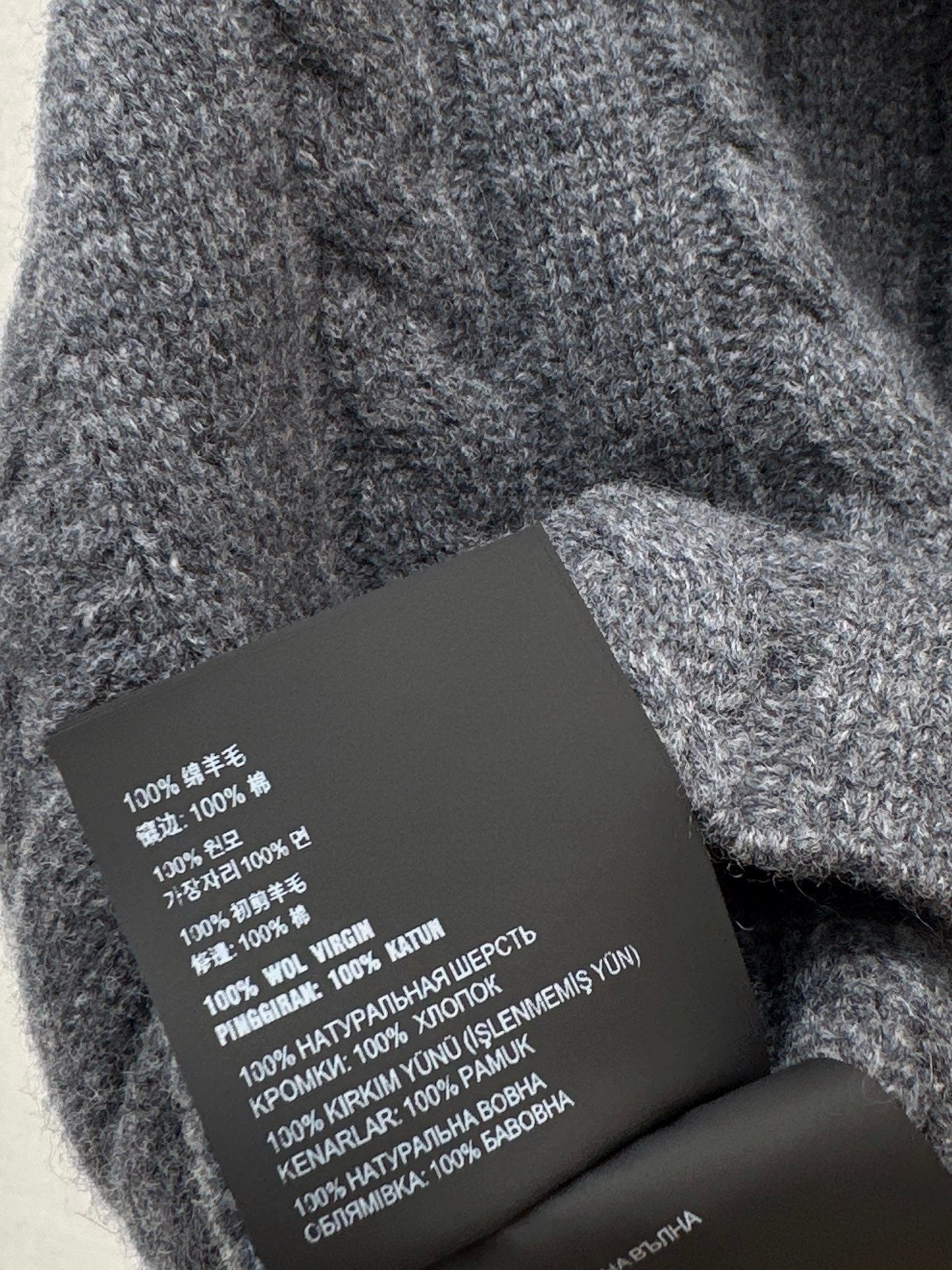 Mi 25 V-neck waist-baring knitted wool sweater