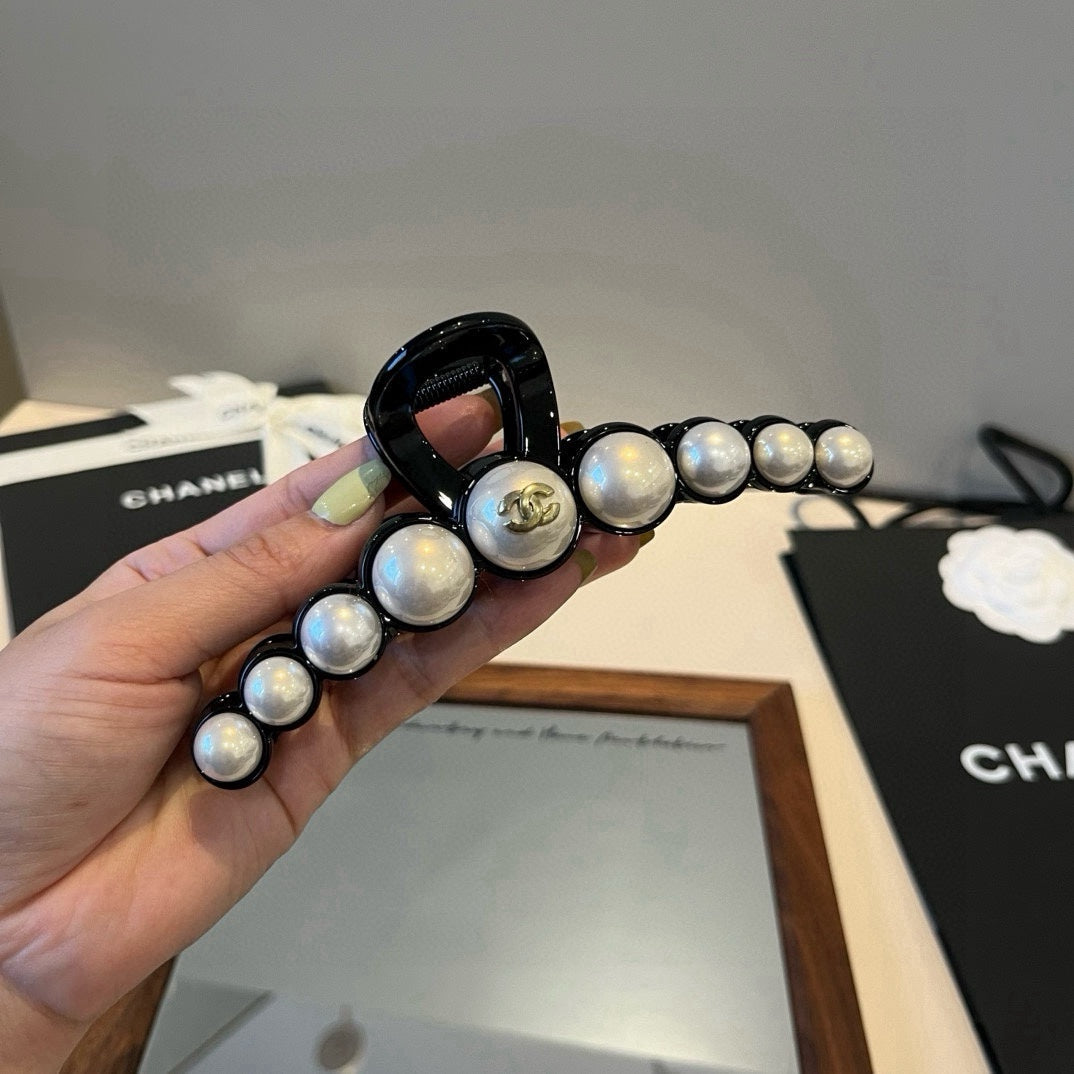 C 25 Pearl decorative hair clip