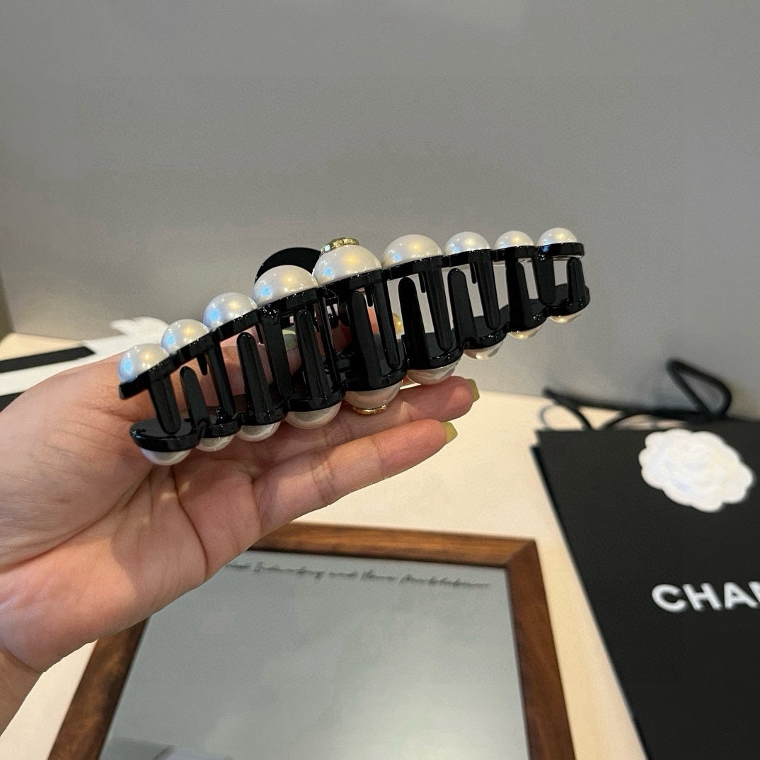 C 25 Pearl decorative hair clip
