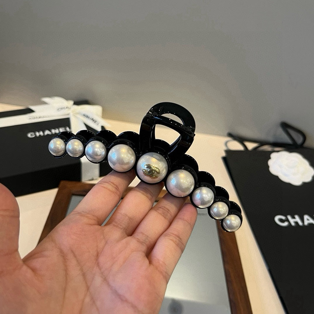 C 25 Pearl decorative hair clip