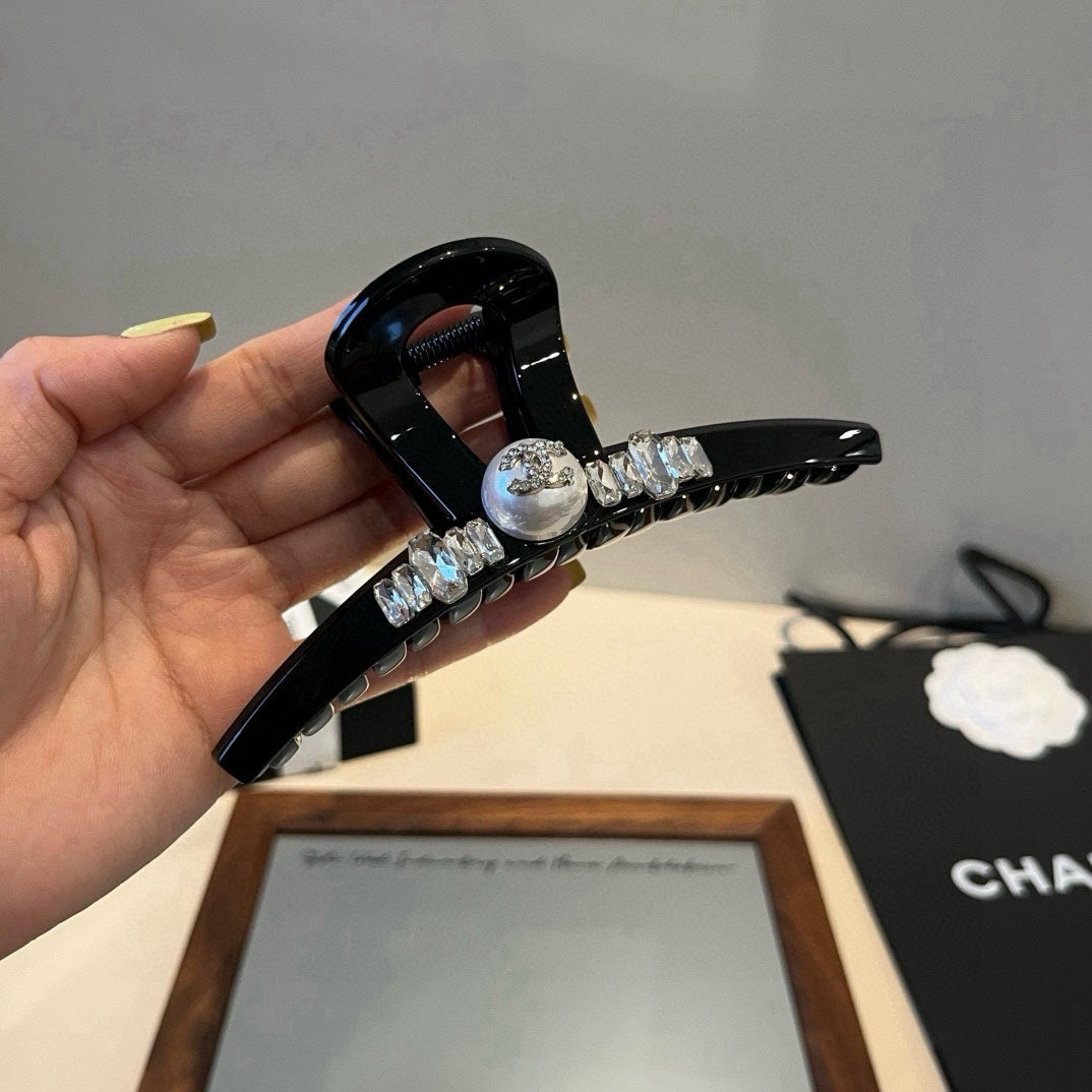 C 25 New pearl decorative hair clip