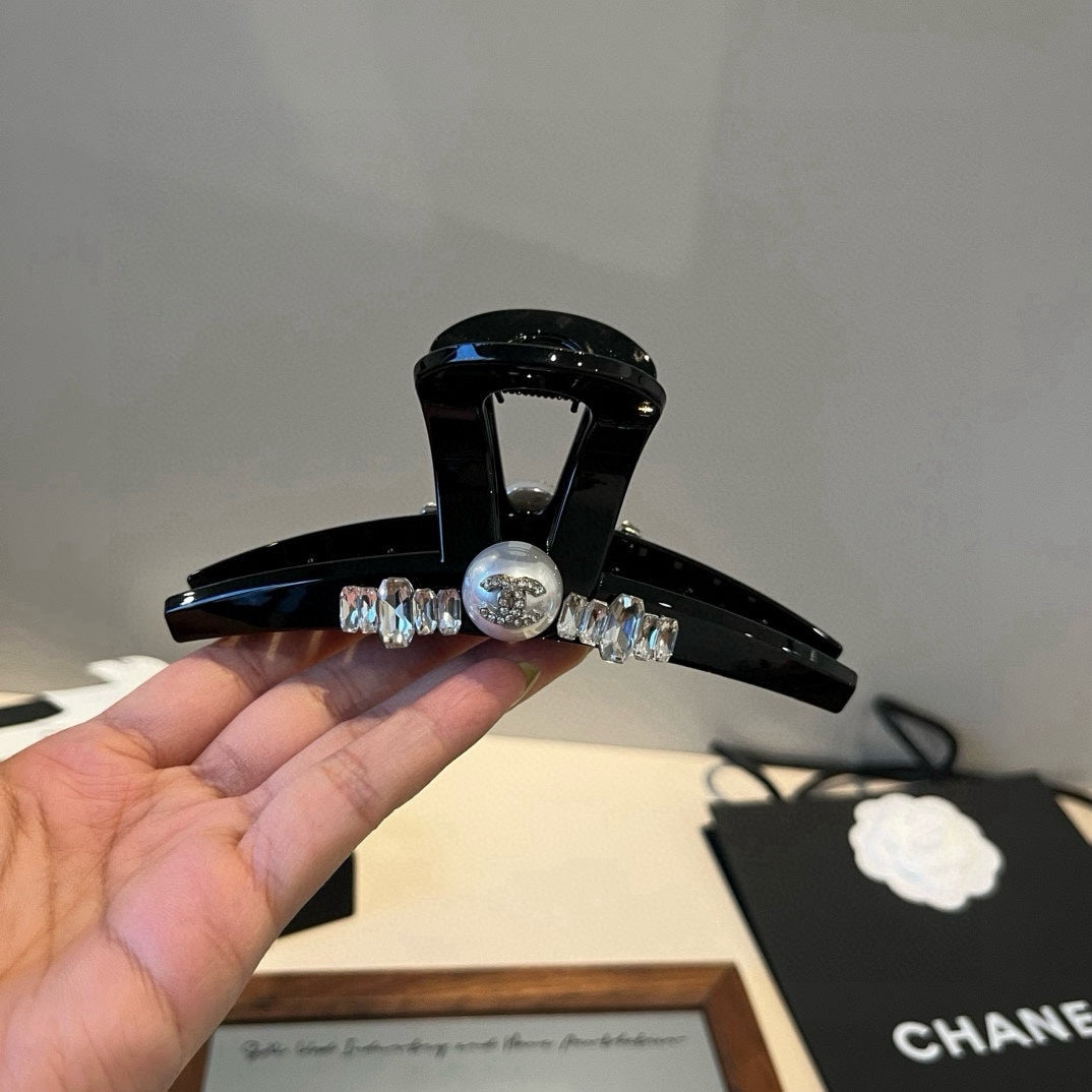 C 25 New pearl decorative hair clip
