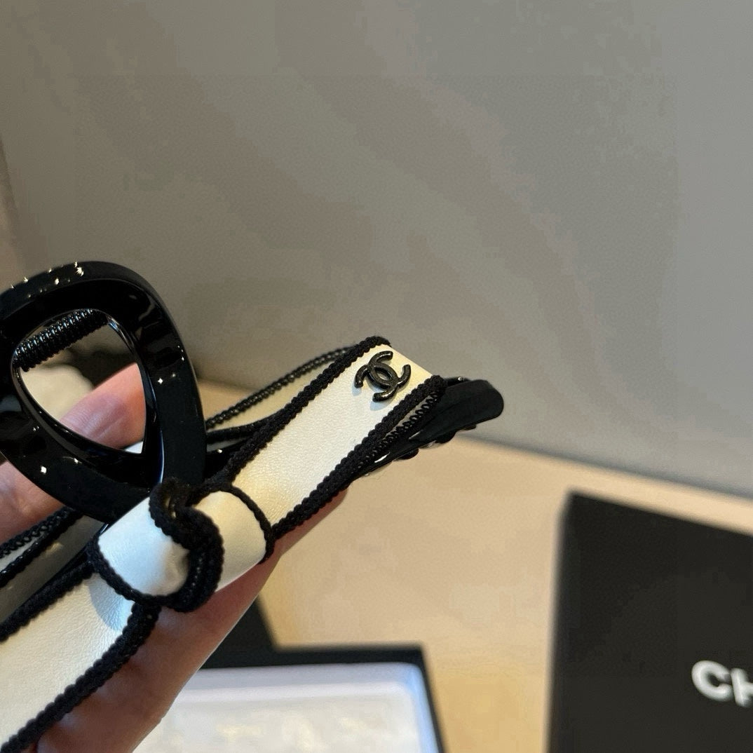 C 25 New hair clip