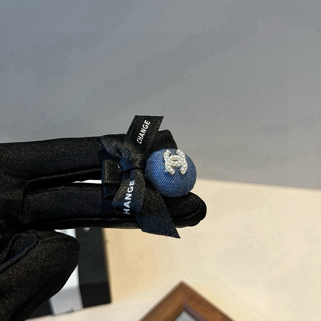 C 25 New bow tie hair clip