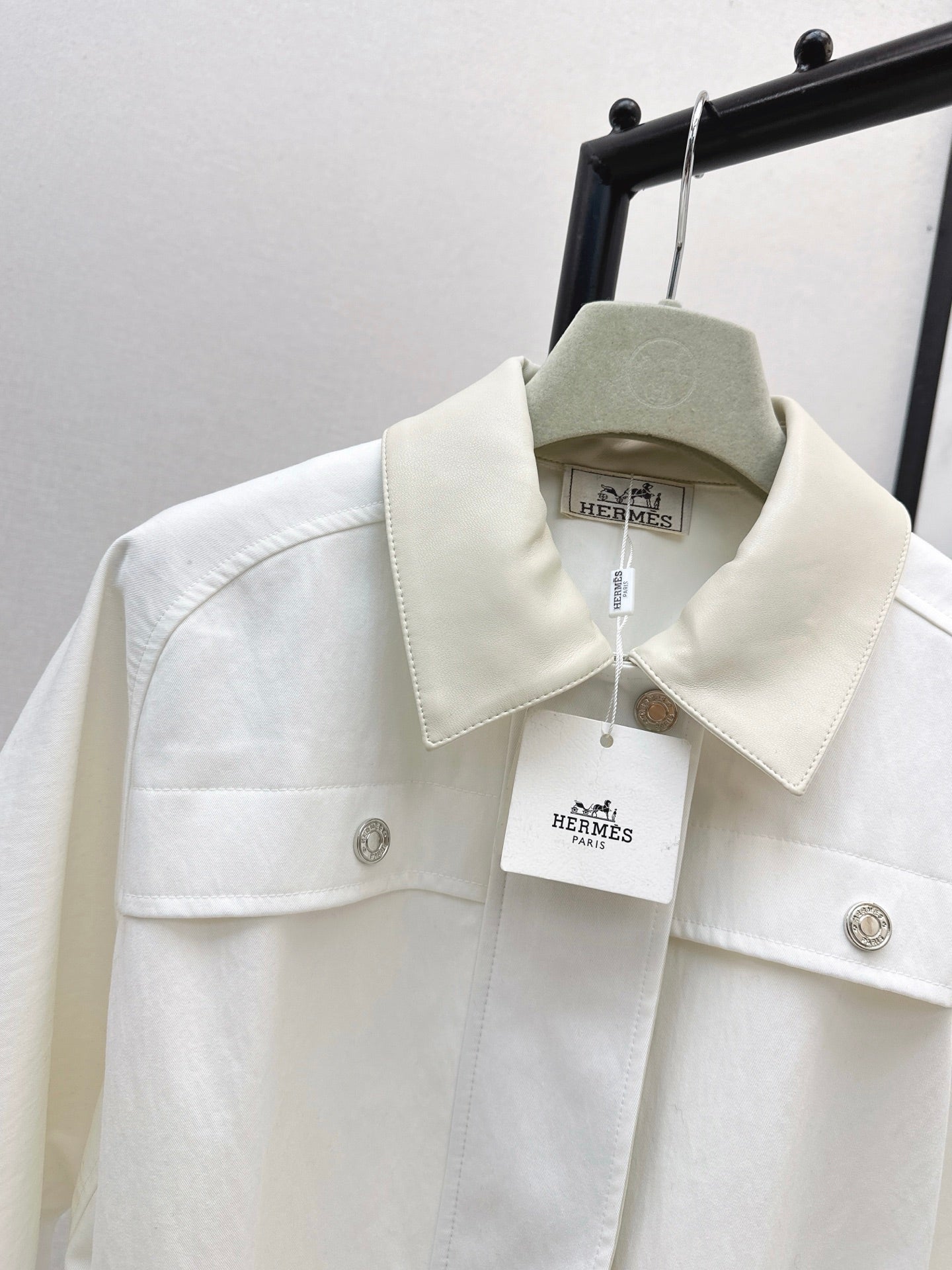 He 25 cargo pocket mid-length windbreaker