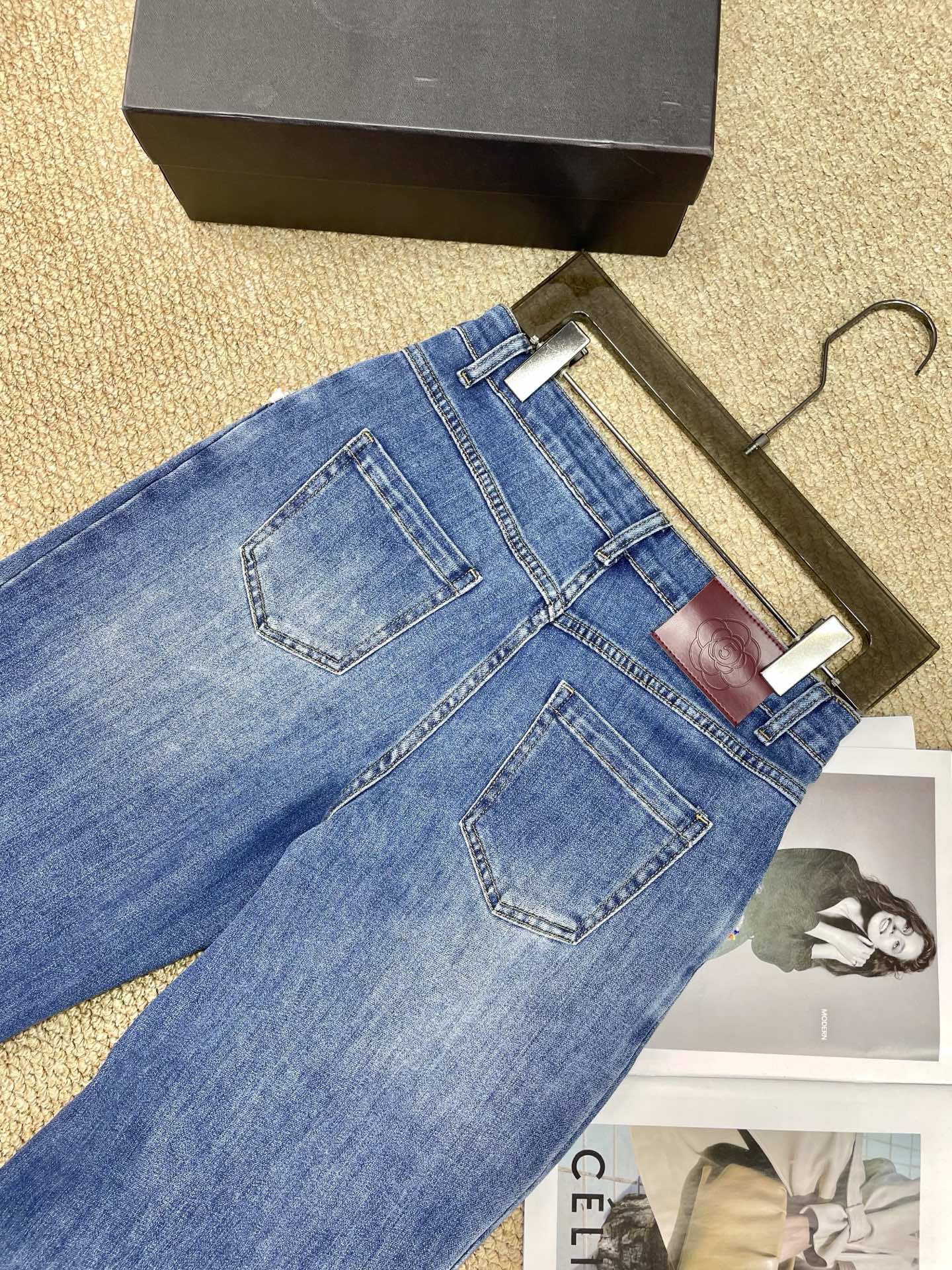 C 25 New Pearl Decorated Pocket Jeans