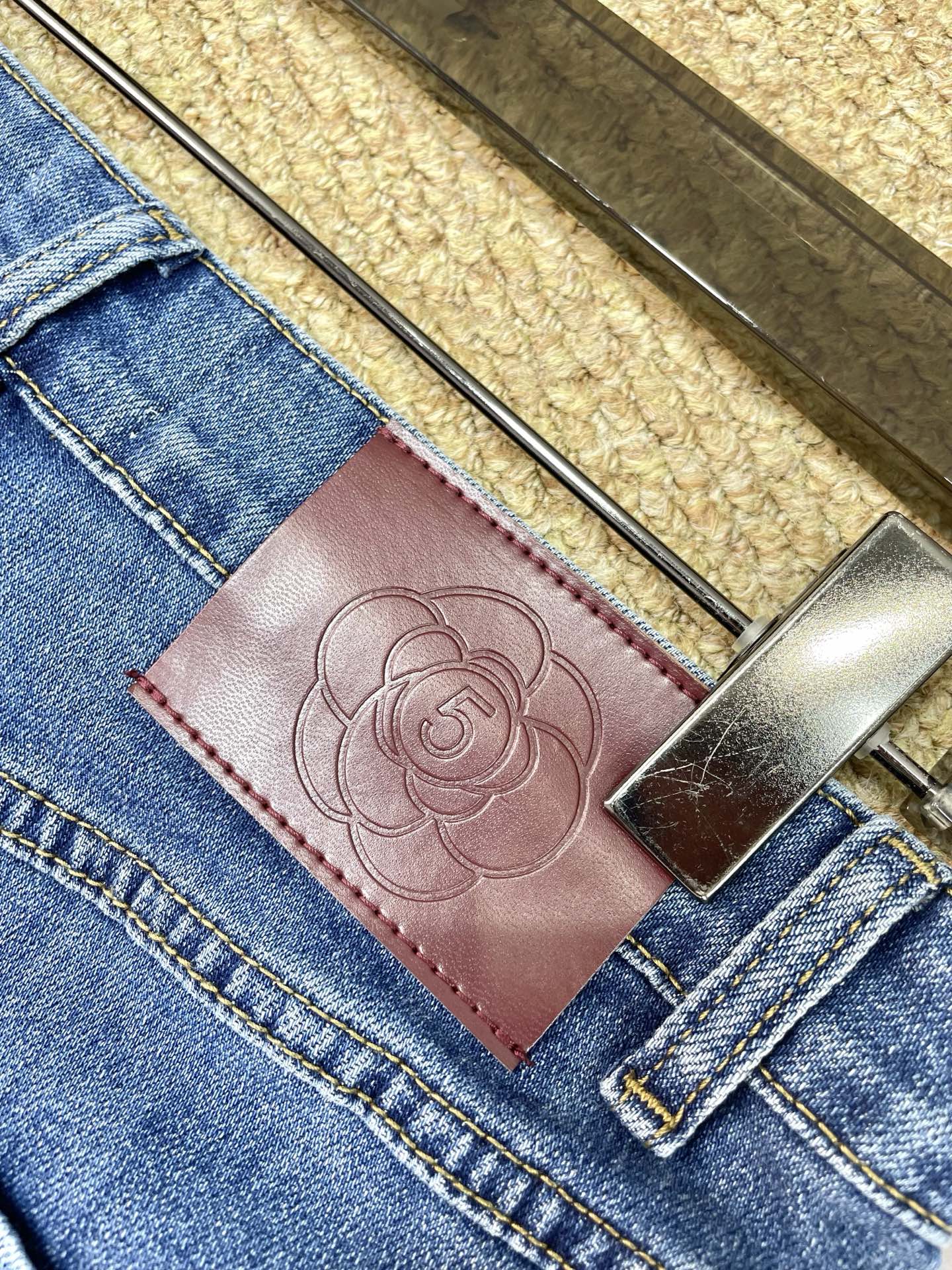 C 25 New Pearl Decorated Pocket Jeans