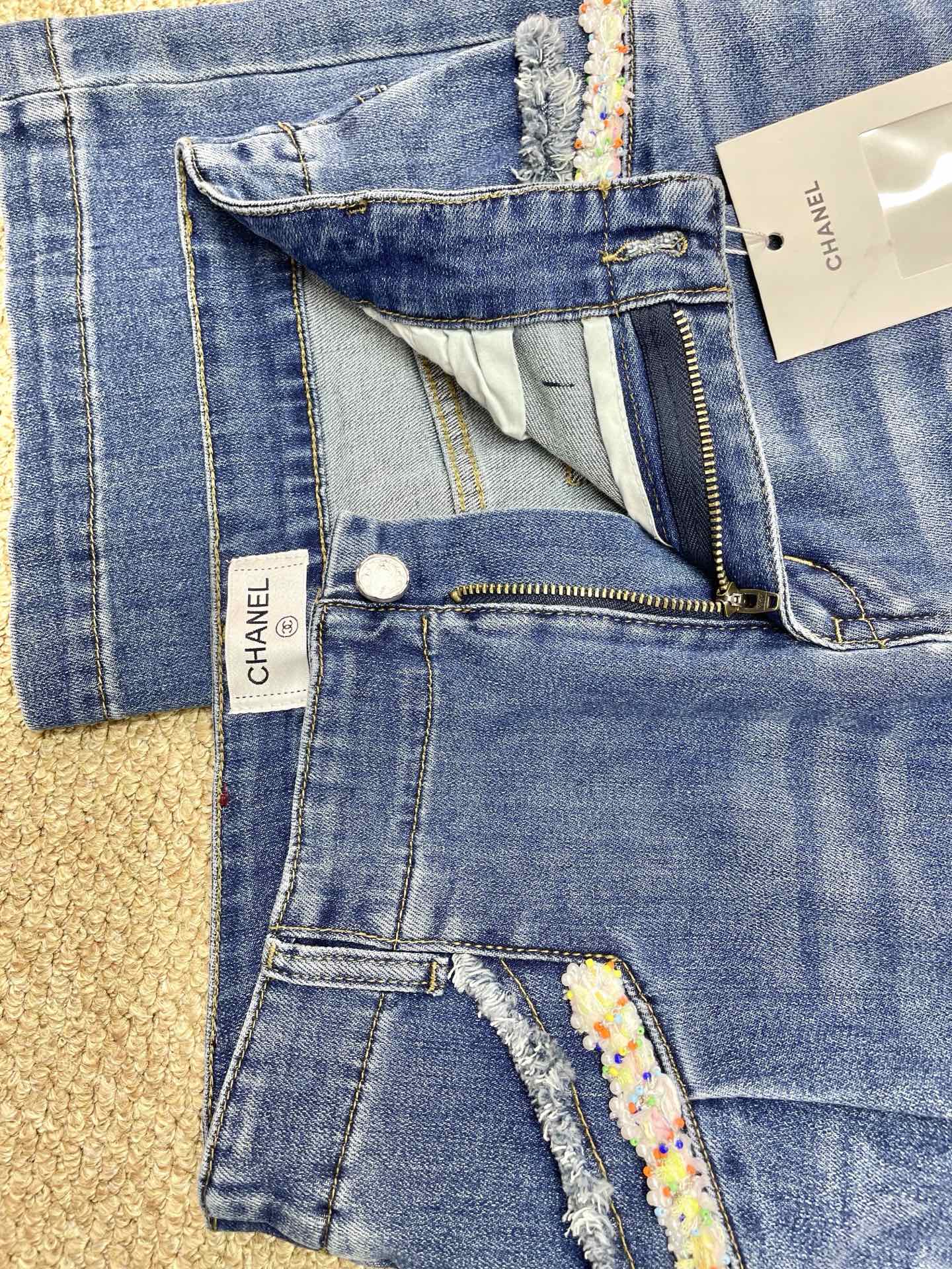 C 25 New Pearl Decorated Pocket Jeans