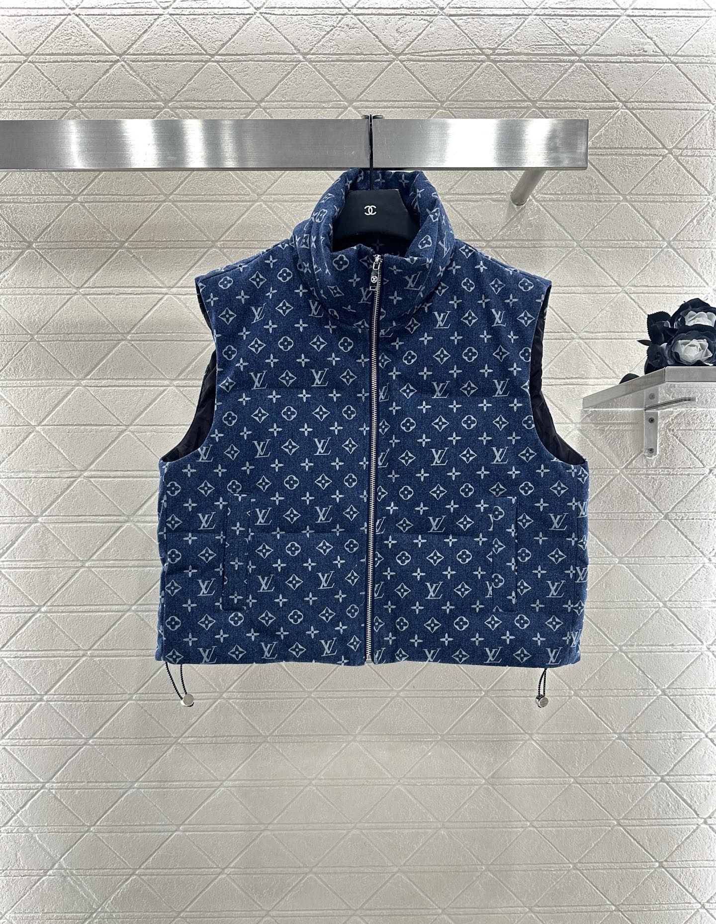 L 25 Stand collar button denim down vest