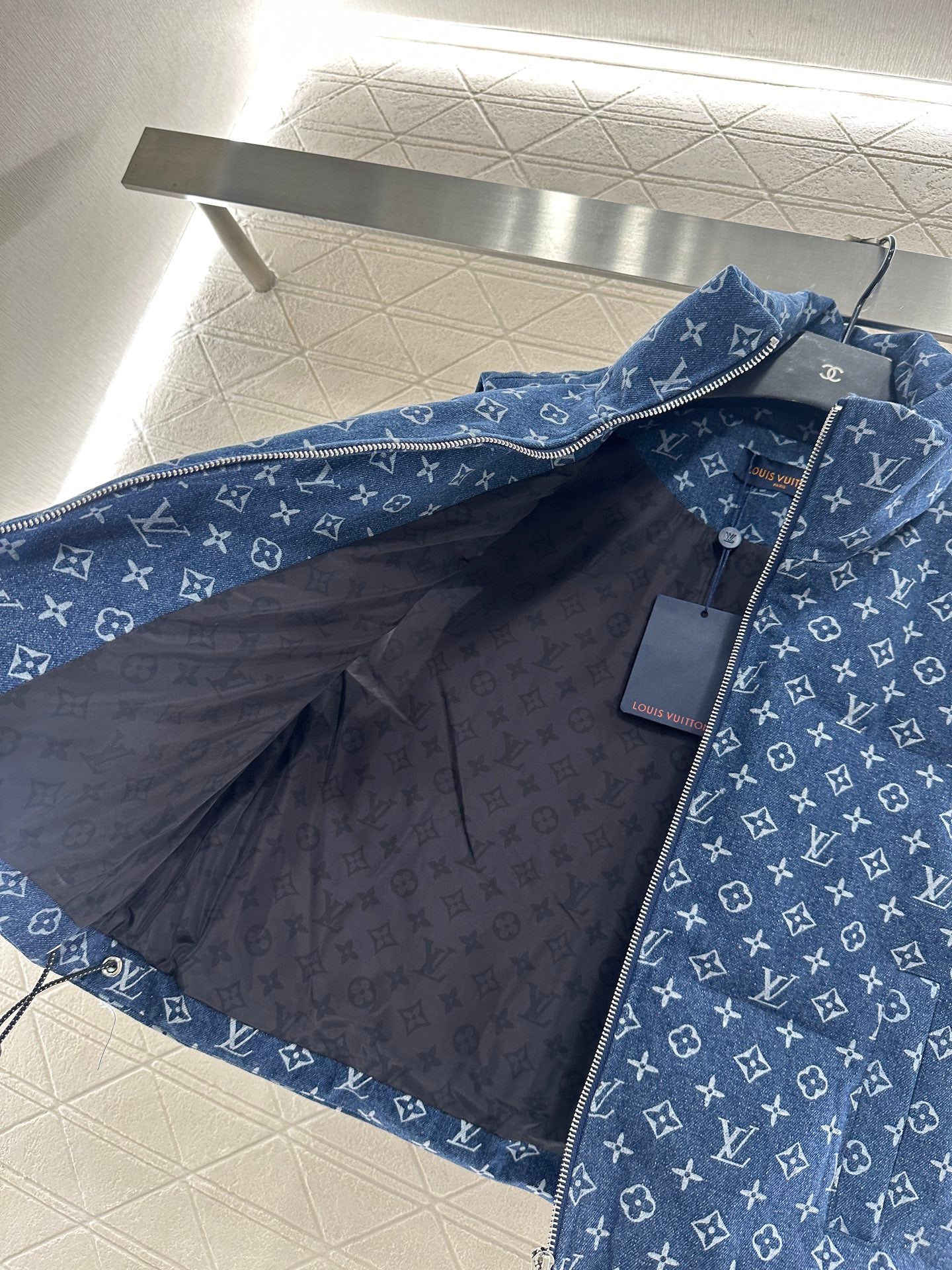 L 25 Stand collar button denim down vest