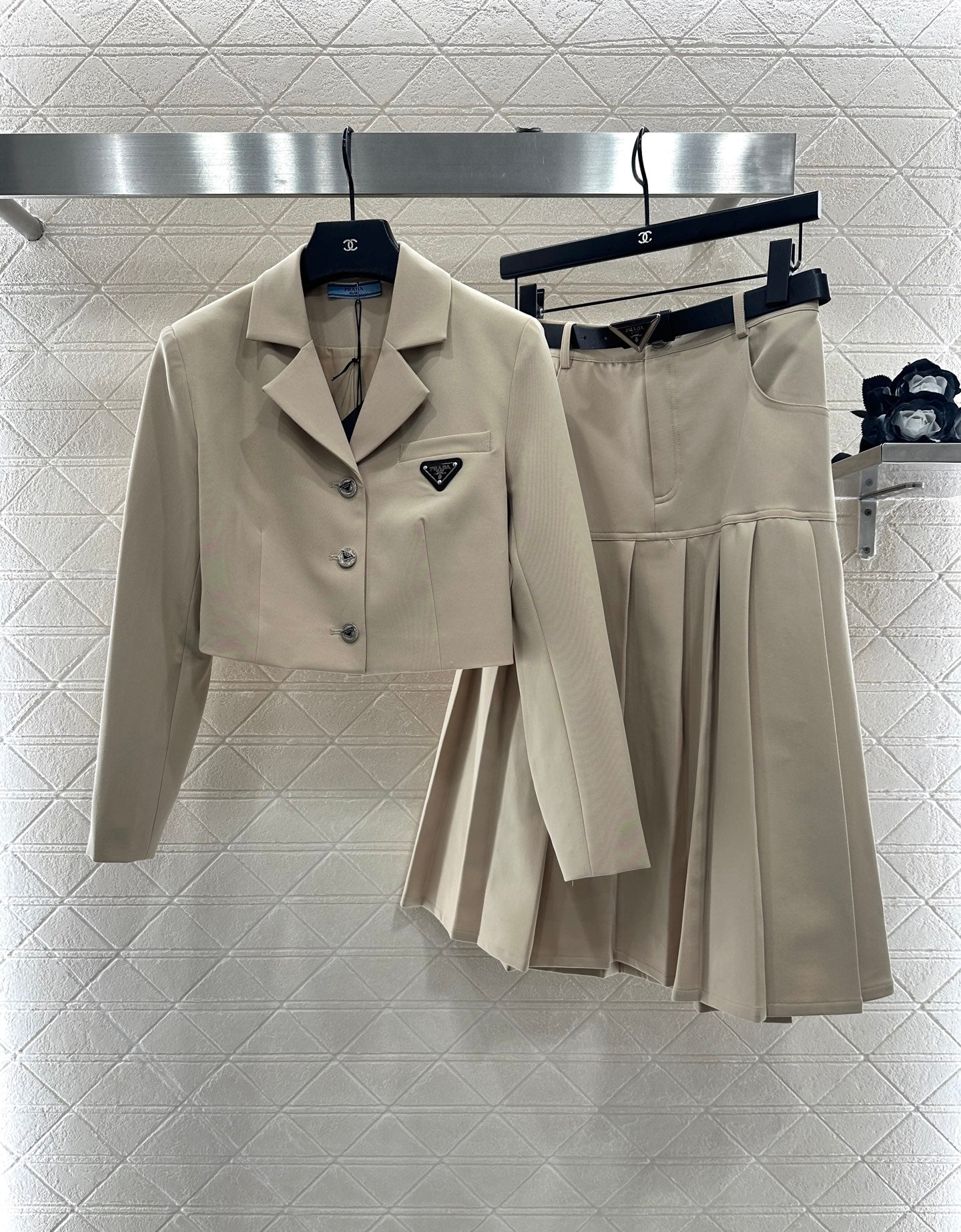 Pr 25 suit pleated skirt set