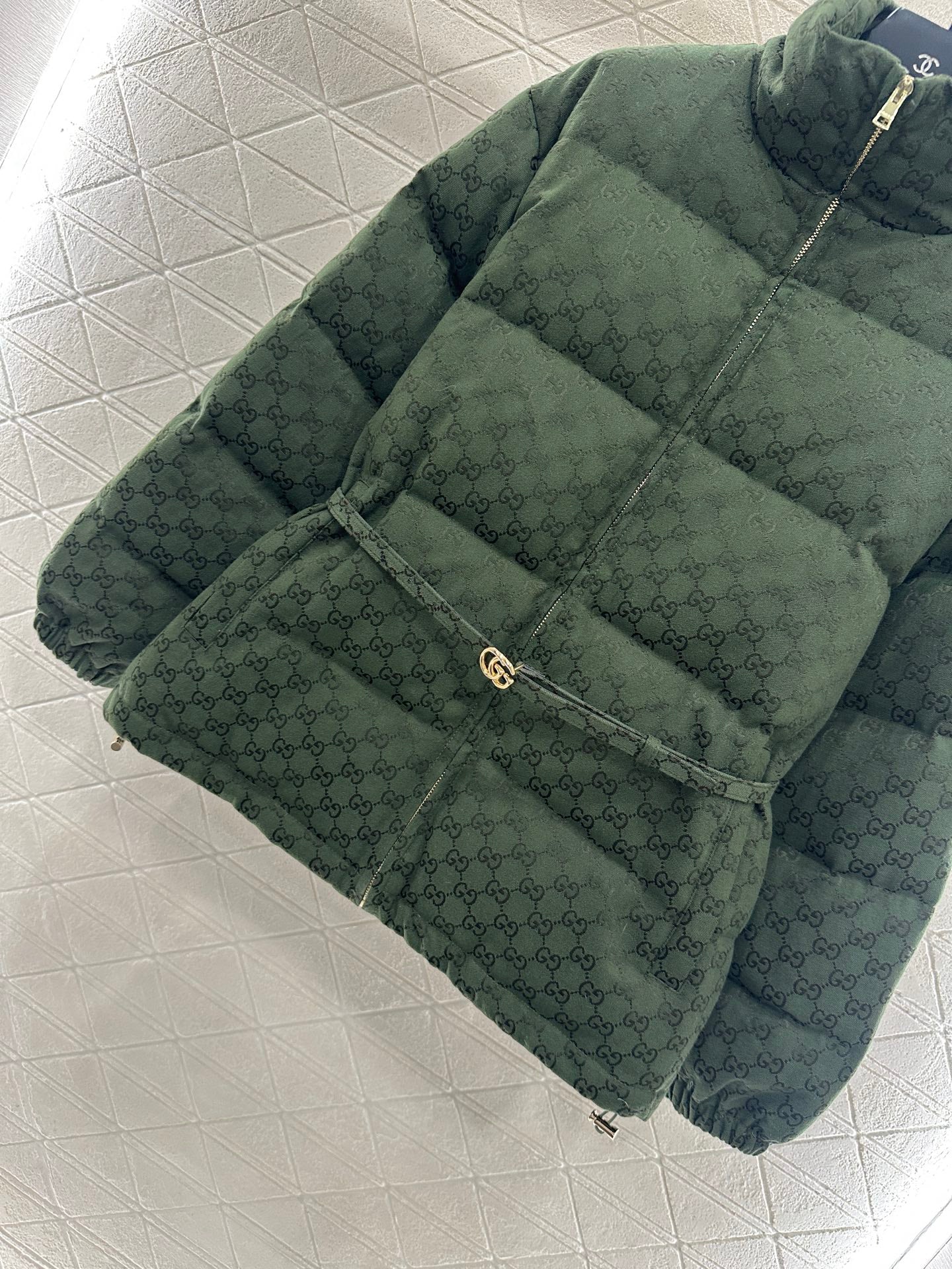 Gu 25 Jacquard belt down jacket
