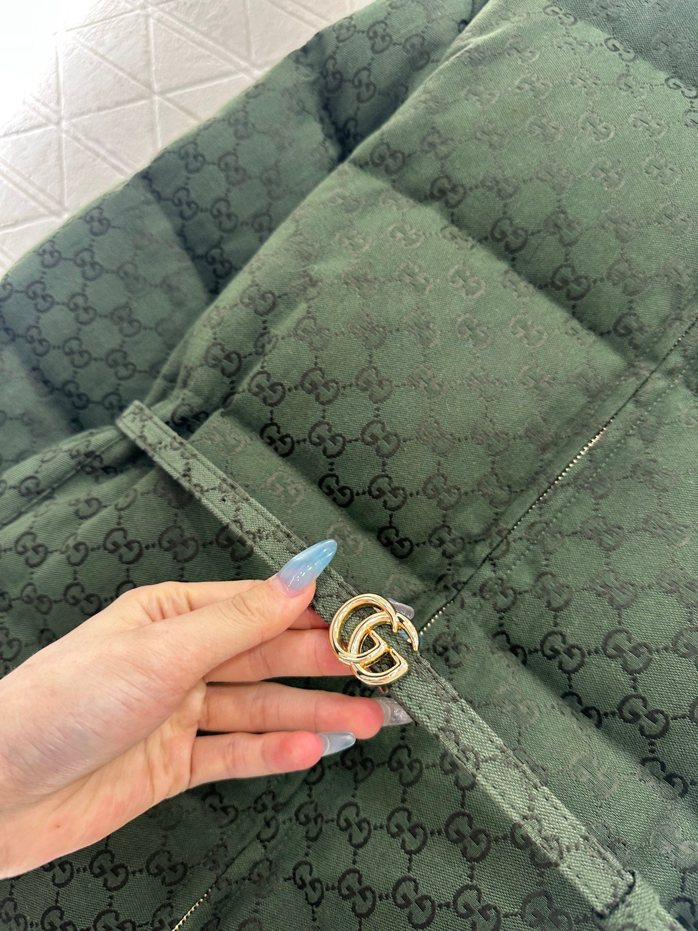Gu 25 Jacquard belt down jacket