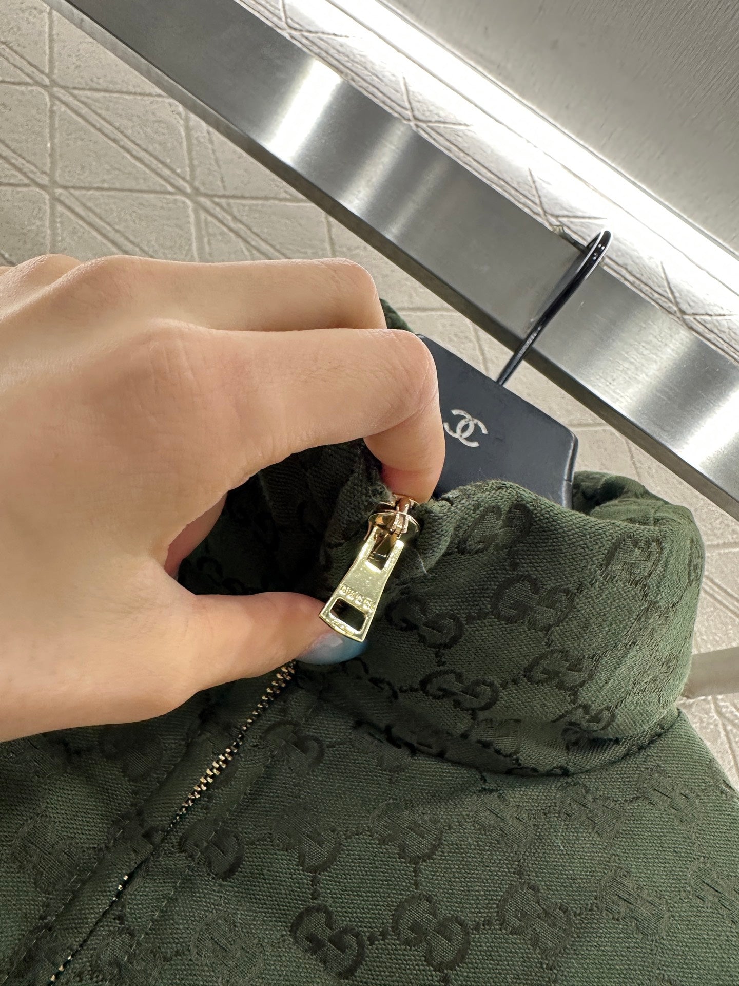 Gu 25 Jacquard belt down jacket