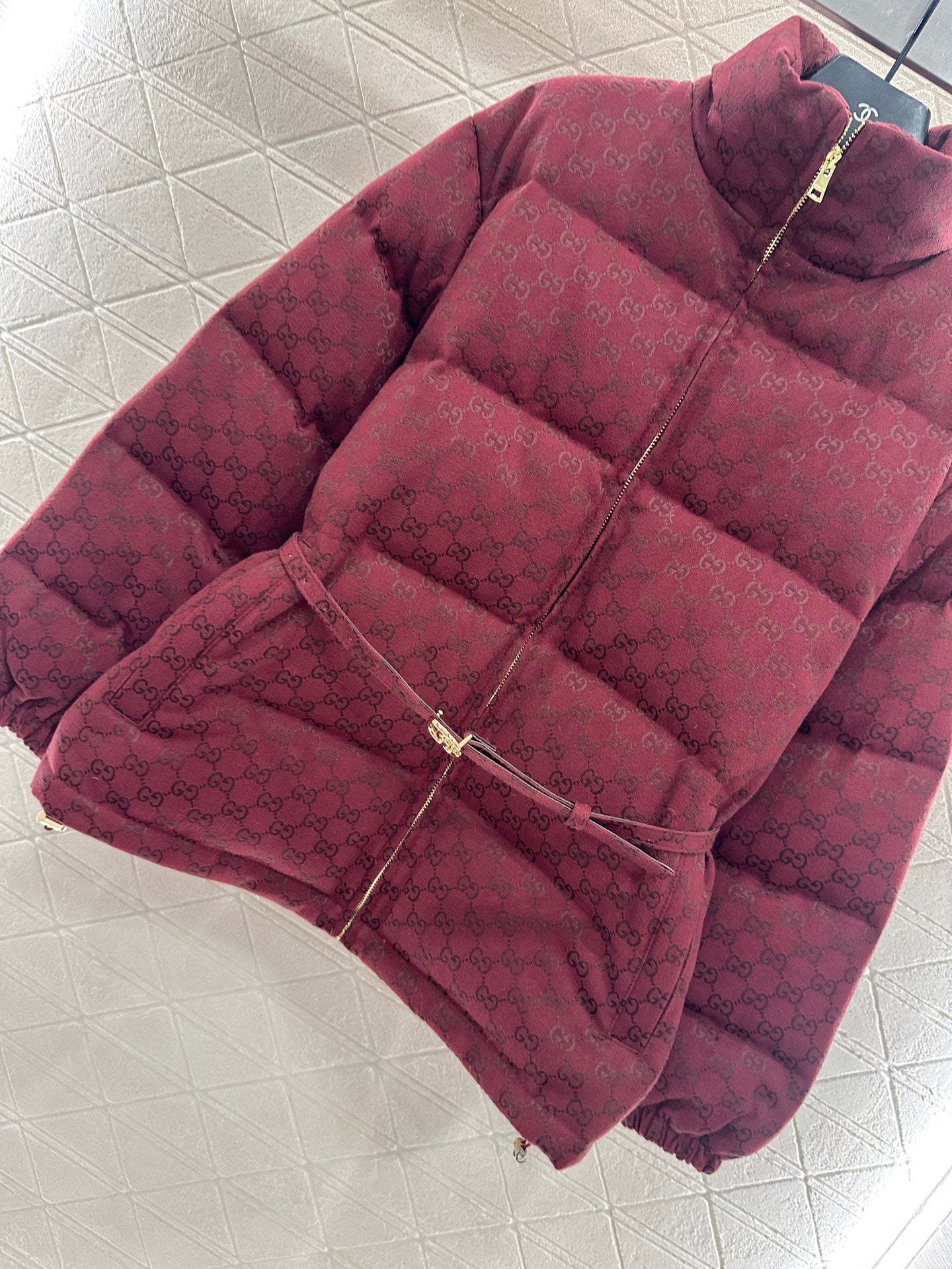 Gu 25 Jacquard belt down jacket