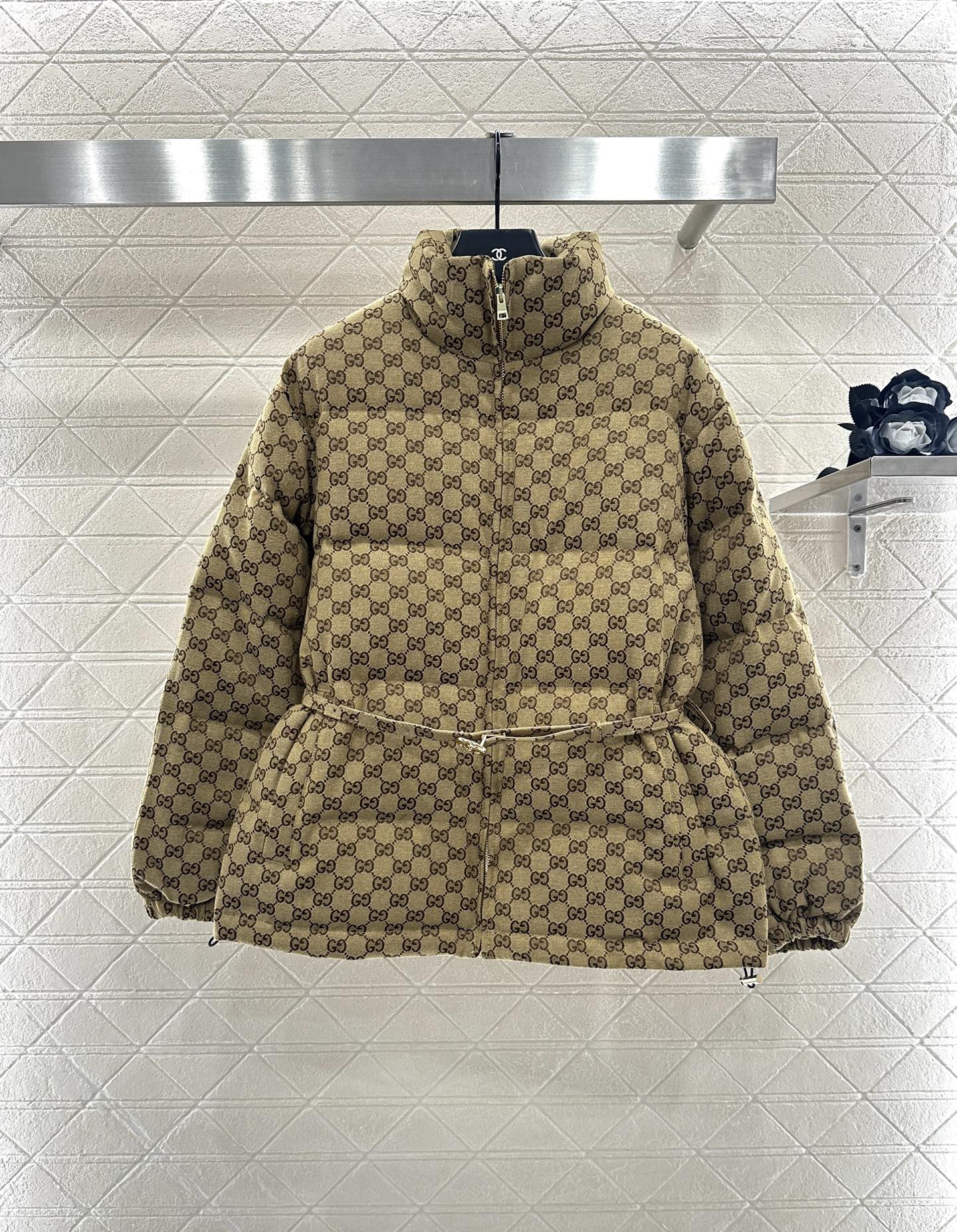 Gu 25 Jacquard belt down jacket