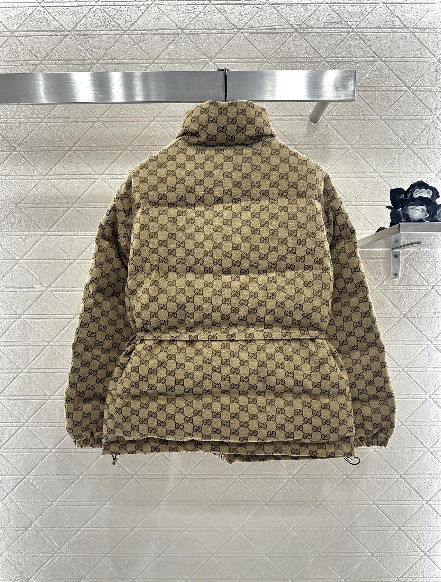 Gu 25 Jacquard belt down jacket