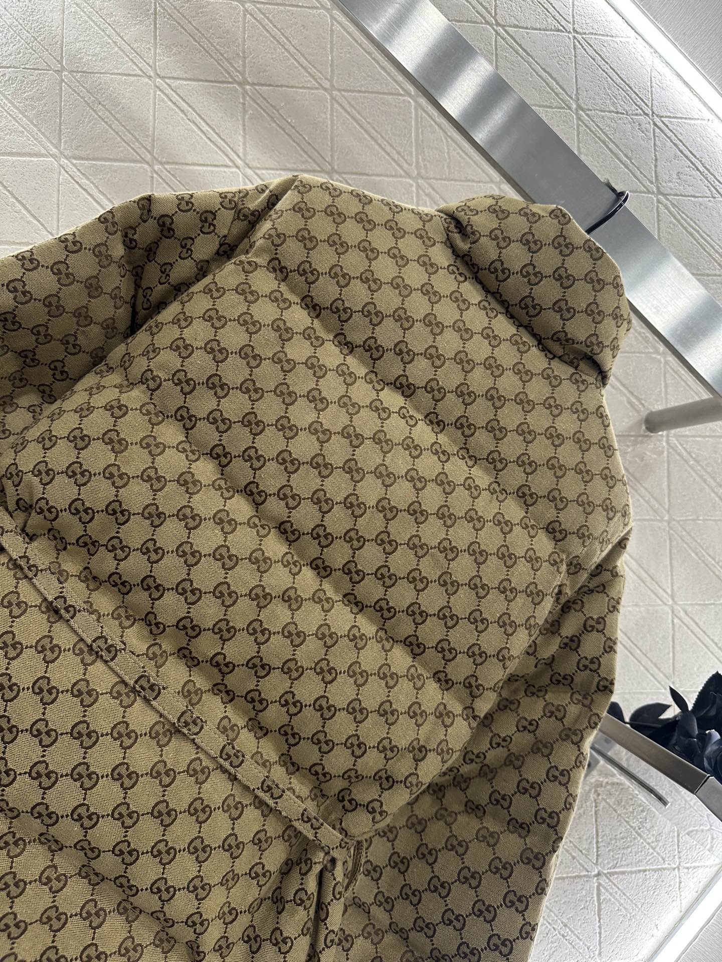 Gu 25 Jacquard belt down jacket