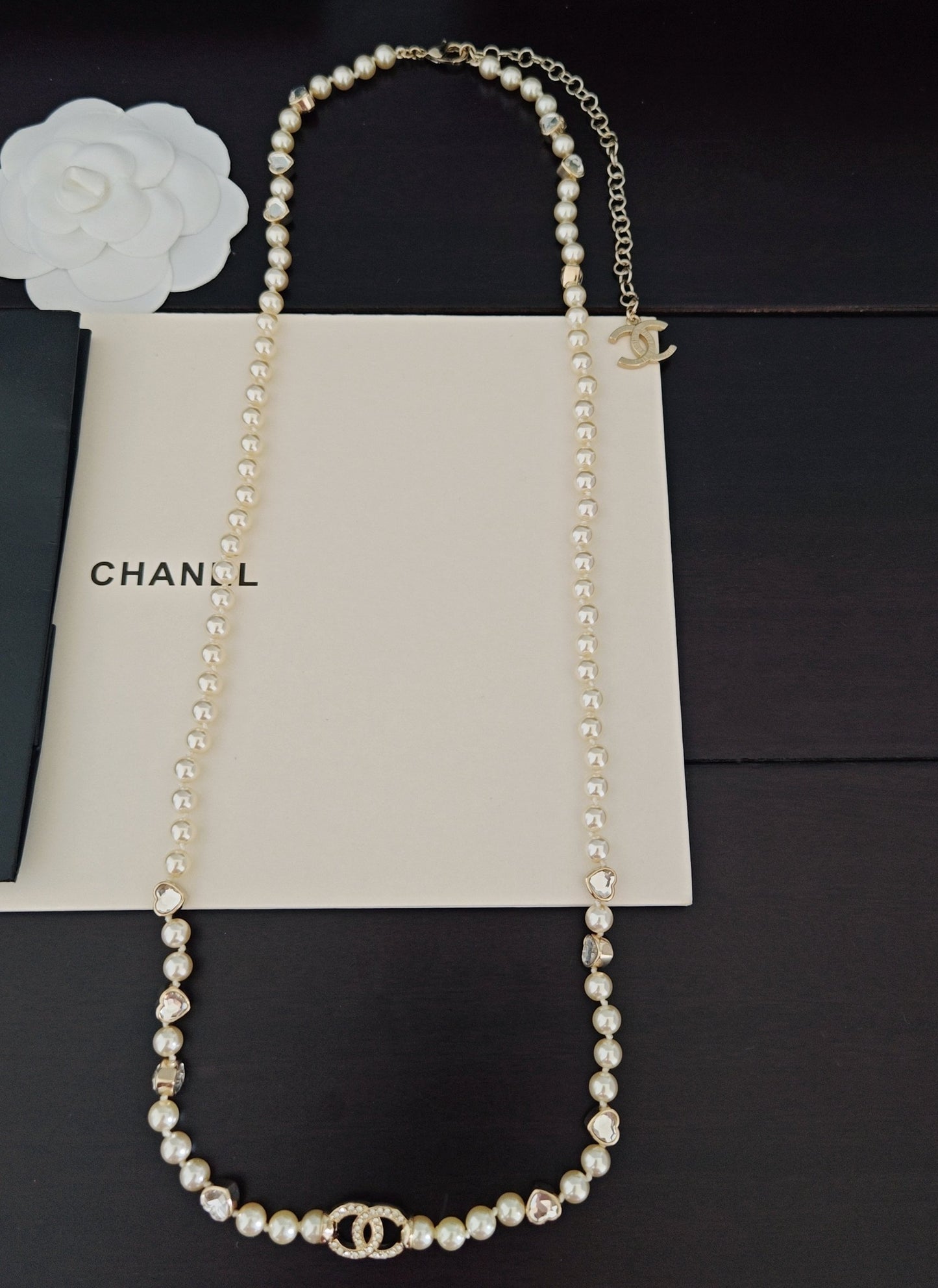 C 25 Light gold, white diamond, heart-shaped pearl waist necklace