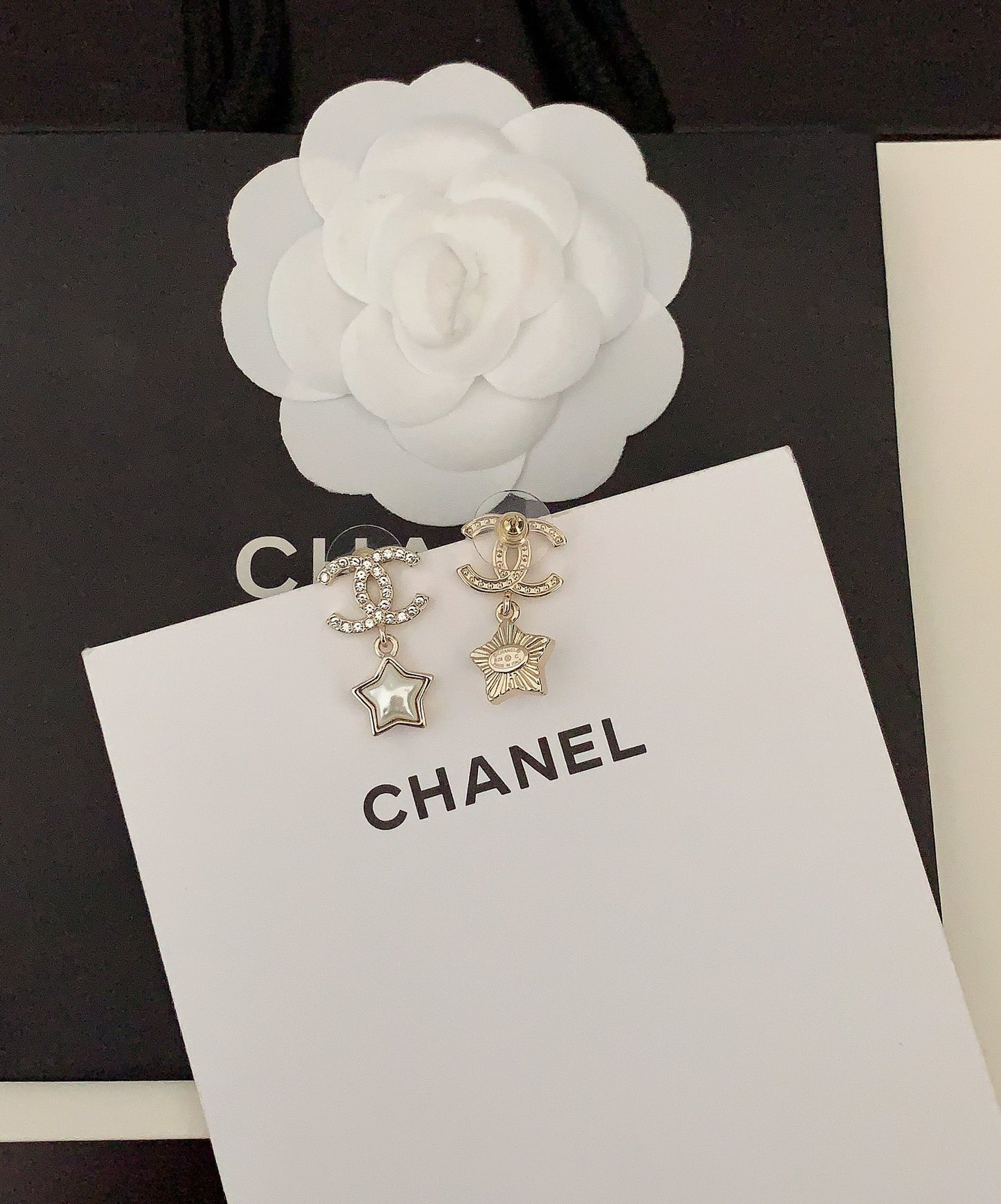 C 25 White Pearl Five-pointed Star Earrings