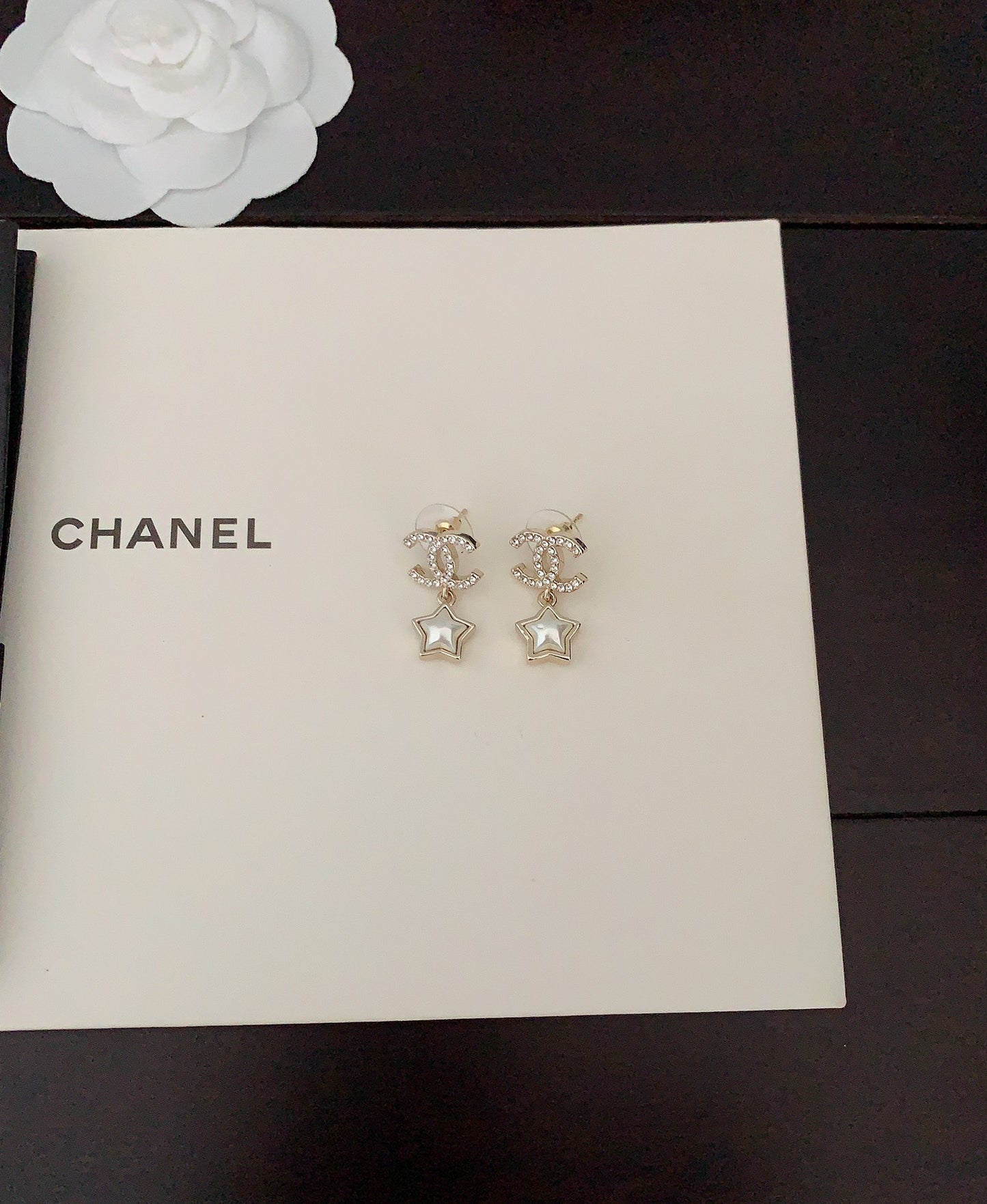 C 25 White Pearl Five-pointed Star Earrings
